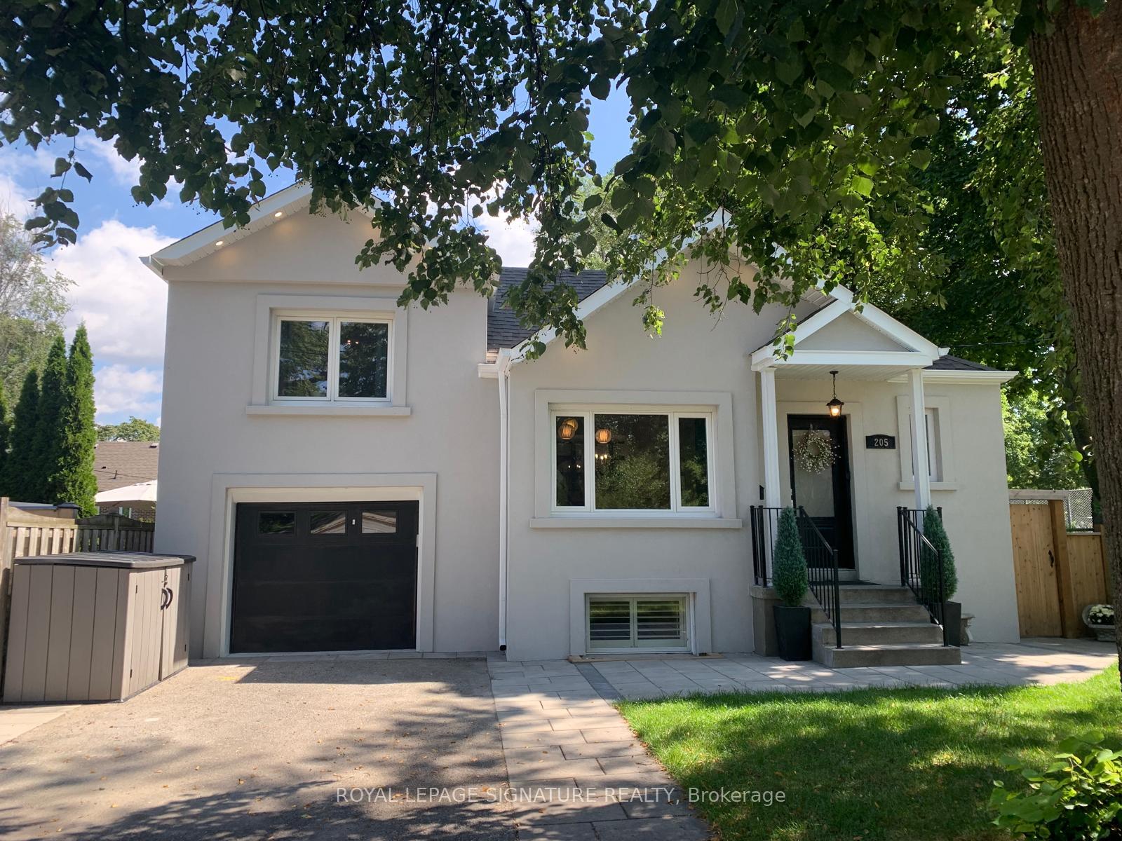 Photo 32 of 205 Prince Edward Drive S, Etobicoke, Stonegate-Queensway — HOMEH