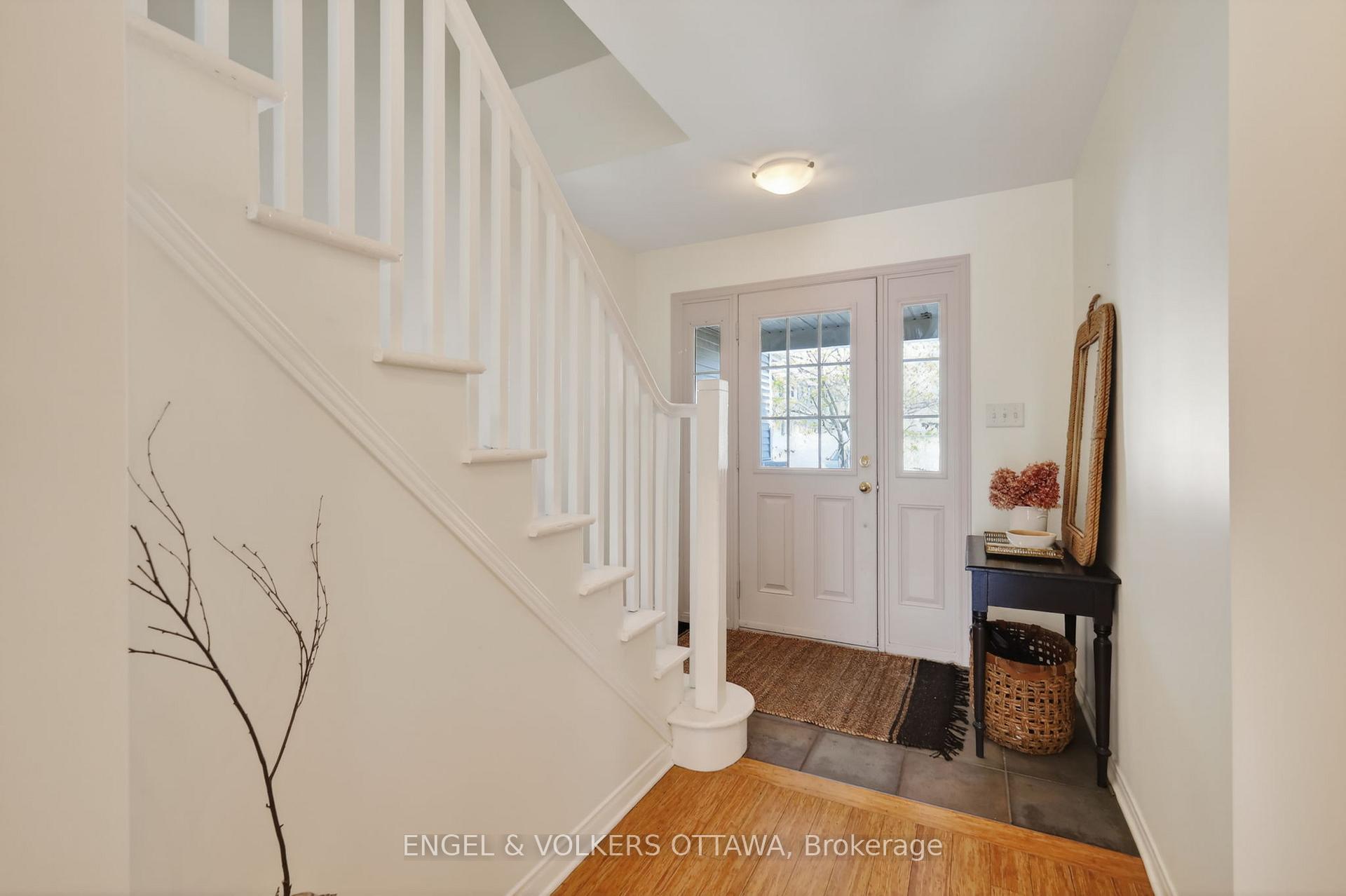 Photo 4 of 103 Goldwood Private, Ottawa, Barrhaven - Stonebridge — HOMEH