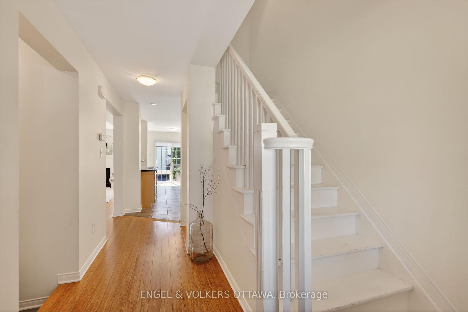 Photo 5 of 103 Goldwood Private, Ottawa, Barrhaven - Stonebridge — HOMEH