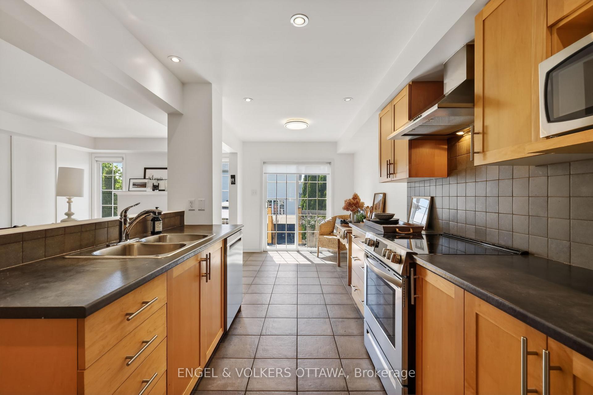 Photo 8 of 103 Goldwood Private, Ottawa, Barrhaven - Stonebridge — HOMEH
