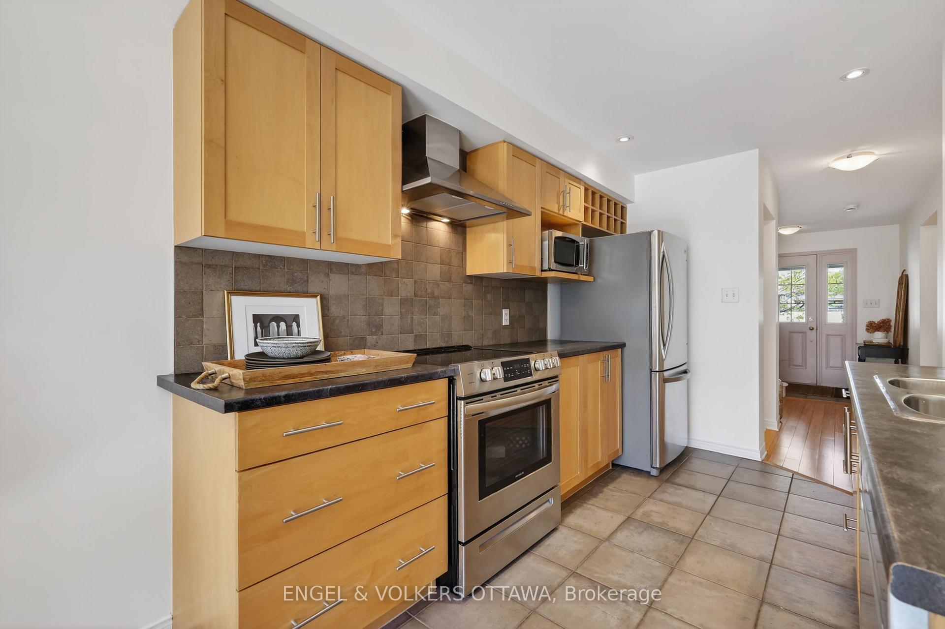 Photo 9 of 103 Goldwood Private, Ottawa, Barrhaven - Stonebridge — HOMEH