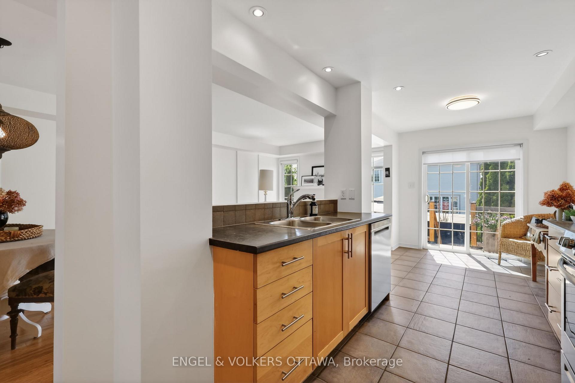Photo 10 of 103 Goldwood Private, Ottawa, Barrhaven - Stonebridge — HOMEH