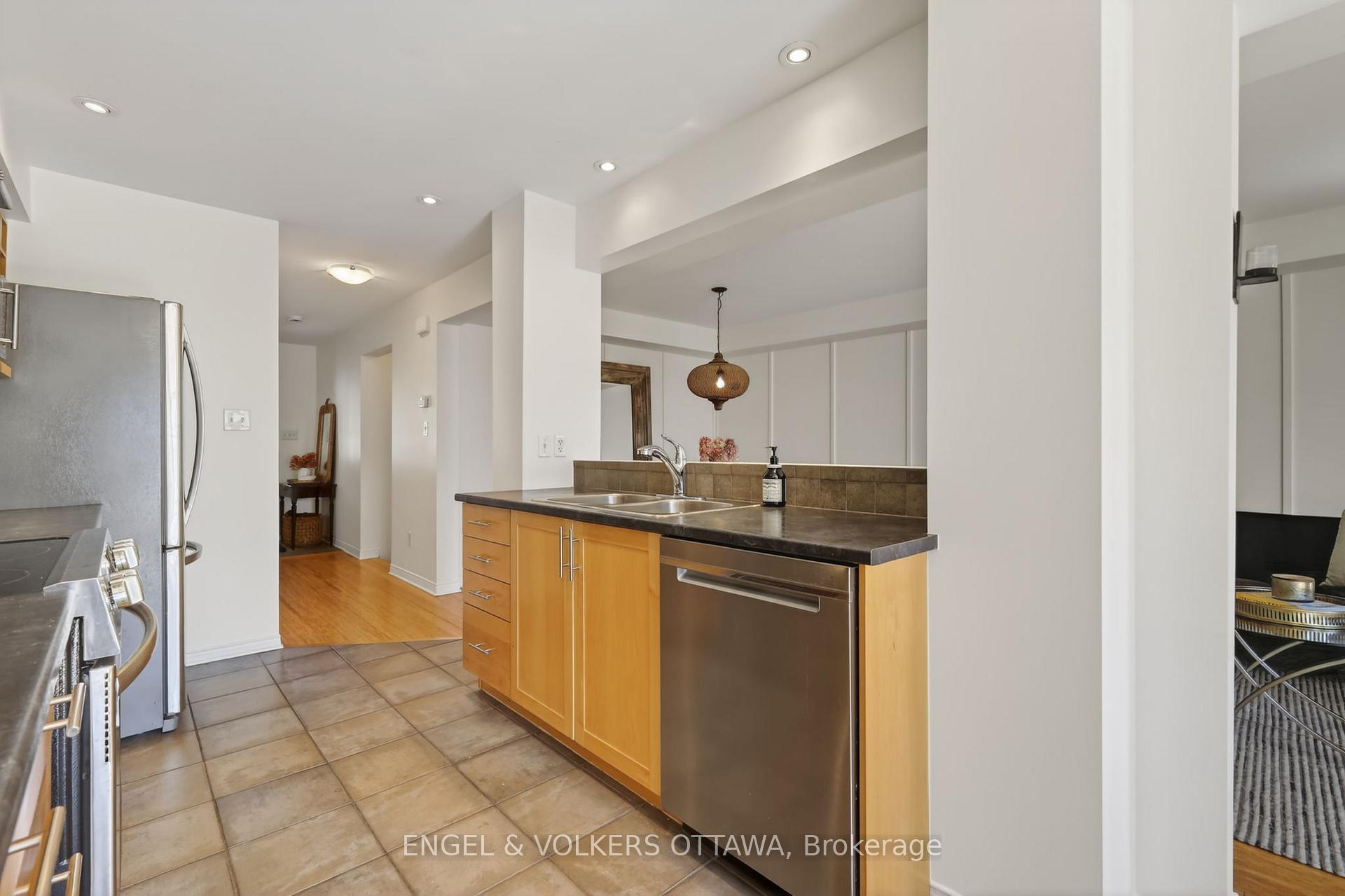 Photo 11 of 103 Goldwood Private, Ottawa, Barrhaven - Stonebridge — HOMEH