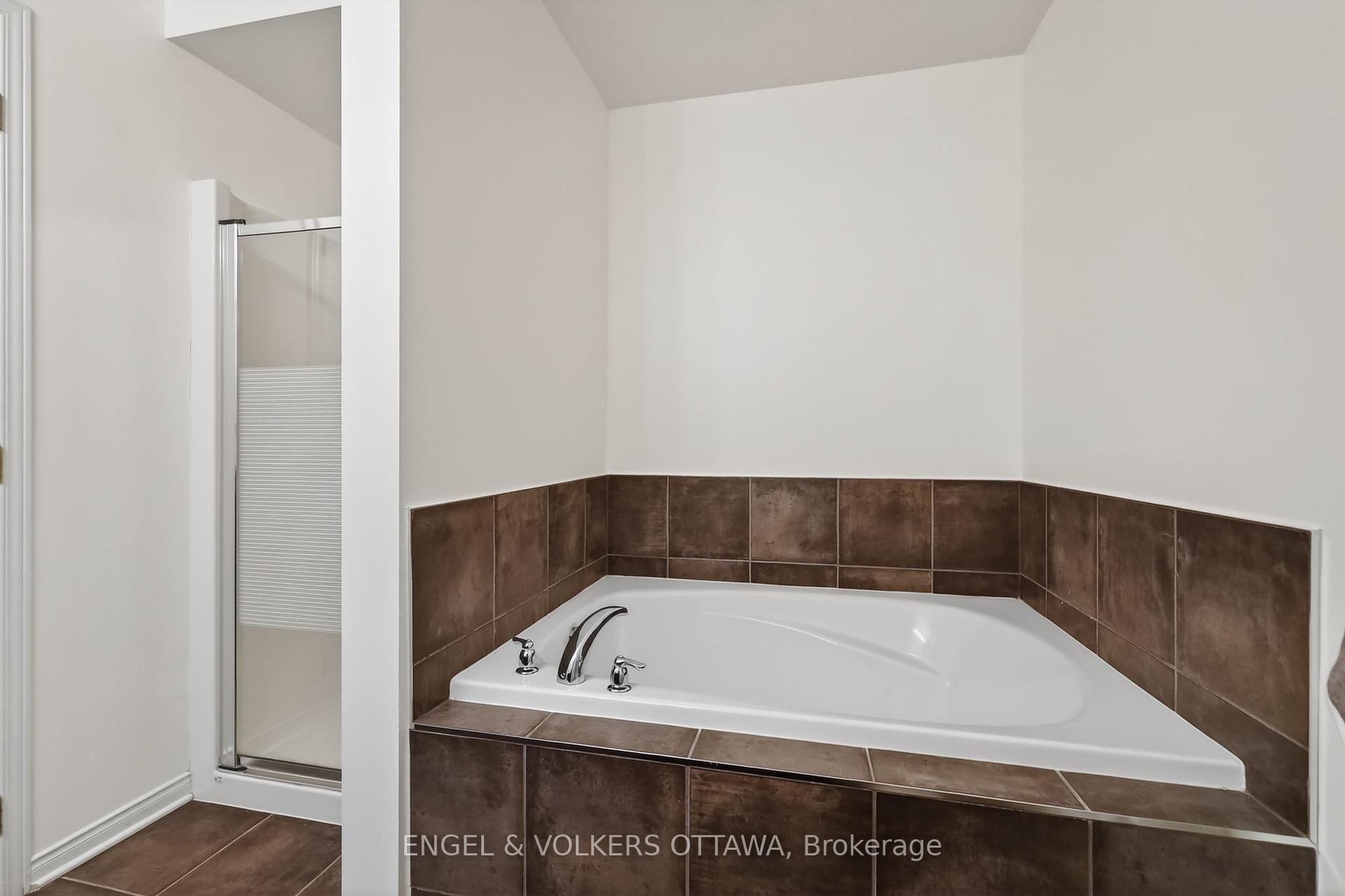 Photo 29 of 103 Goldwood Private, Ottawa, Barrhaven - Stonebridge — HOMEH