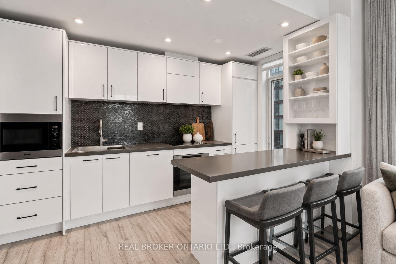 Photo 8 of Unit 2002, 21 Widmer Street, Toronto, Waterfront Communities — HOMEH