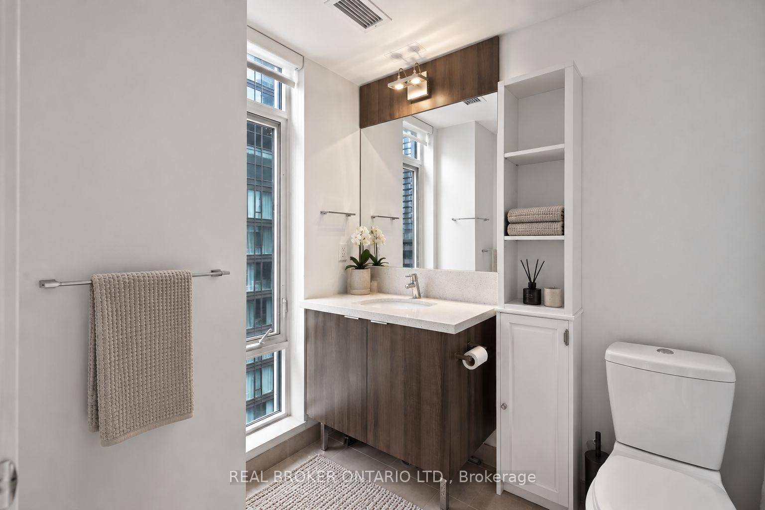 Photo 16 of Unit 2002, 21 Widmer Street, Toronto, Waterfront Communities — HOMEH
