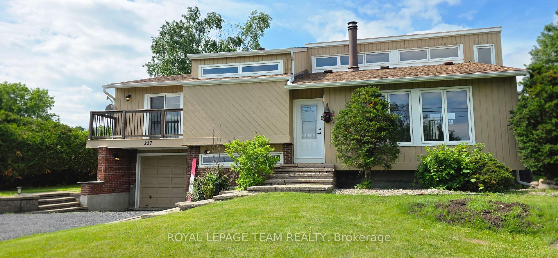 Photo of 237 Queen West Street