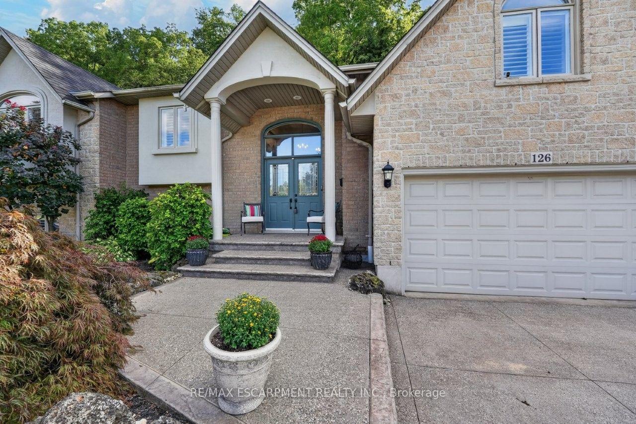 Photo 5 of 126 Dorchester Drive, Grimsby, Grimsby East — HOMEH