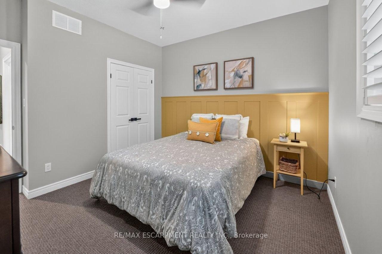 Photo 17 of 126 Dorchester Drive, Grimsby, Grimsby East — HOMEH