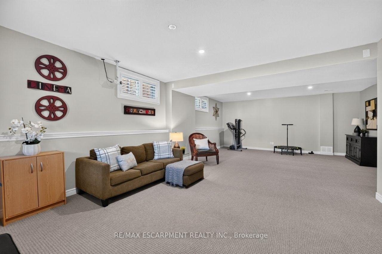 Photo 22 of 126 Dorchester Drive, Grimsby, Grimsby East — HOMEH