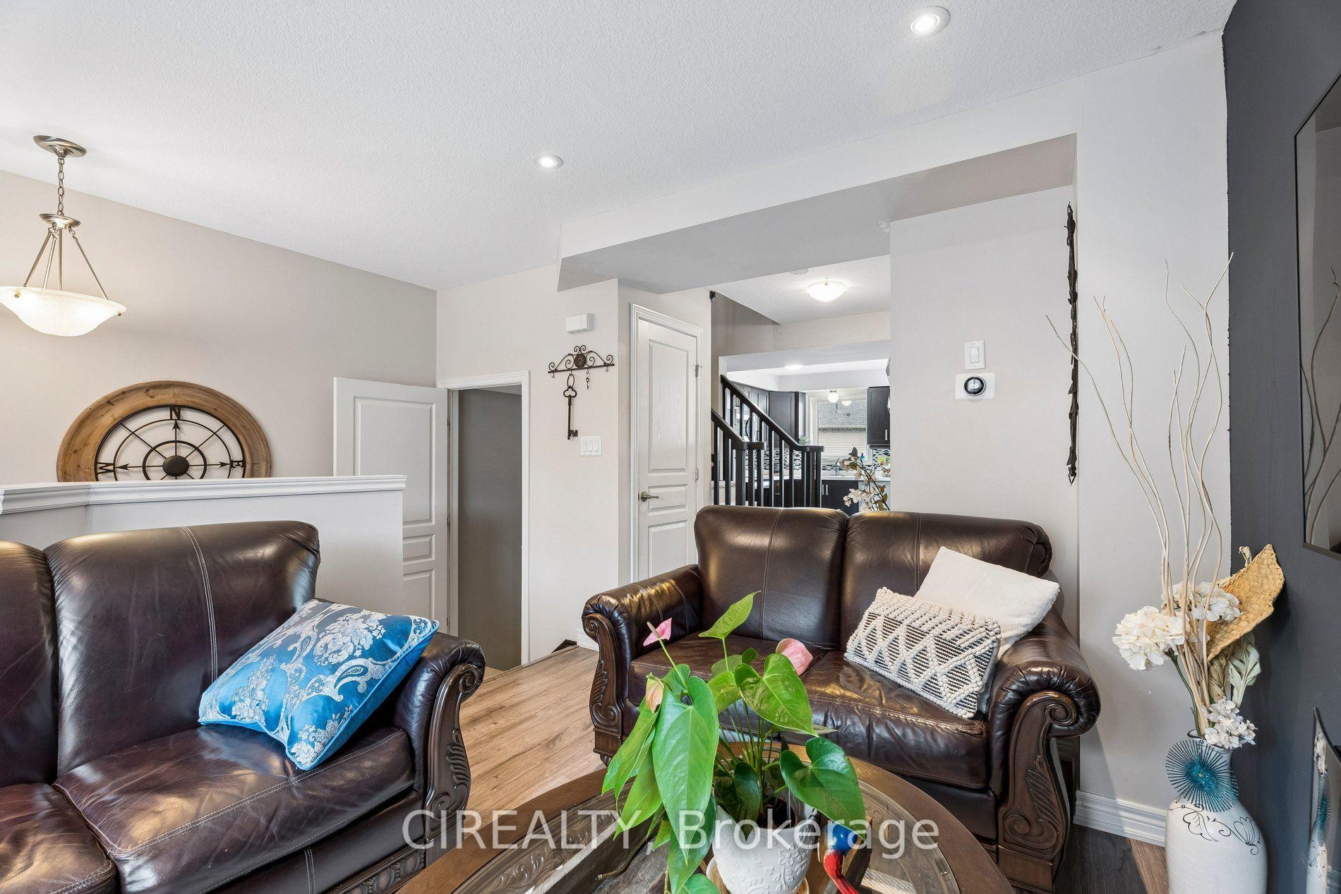 Photo 11 of Unit 12, 201 Westbank Trail, Hamilton, Stoney Creek Mountain — HOMEH