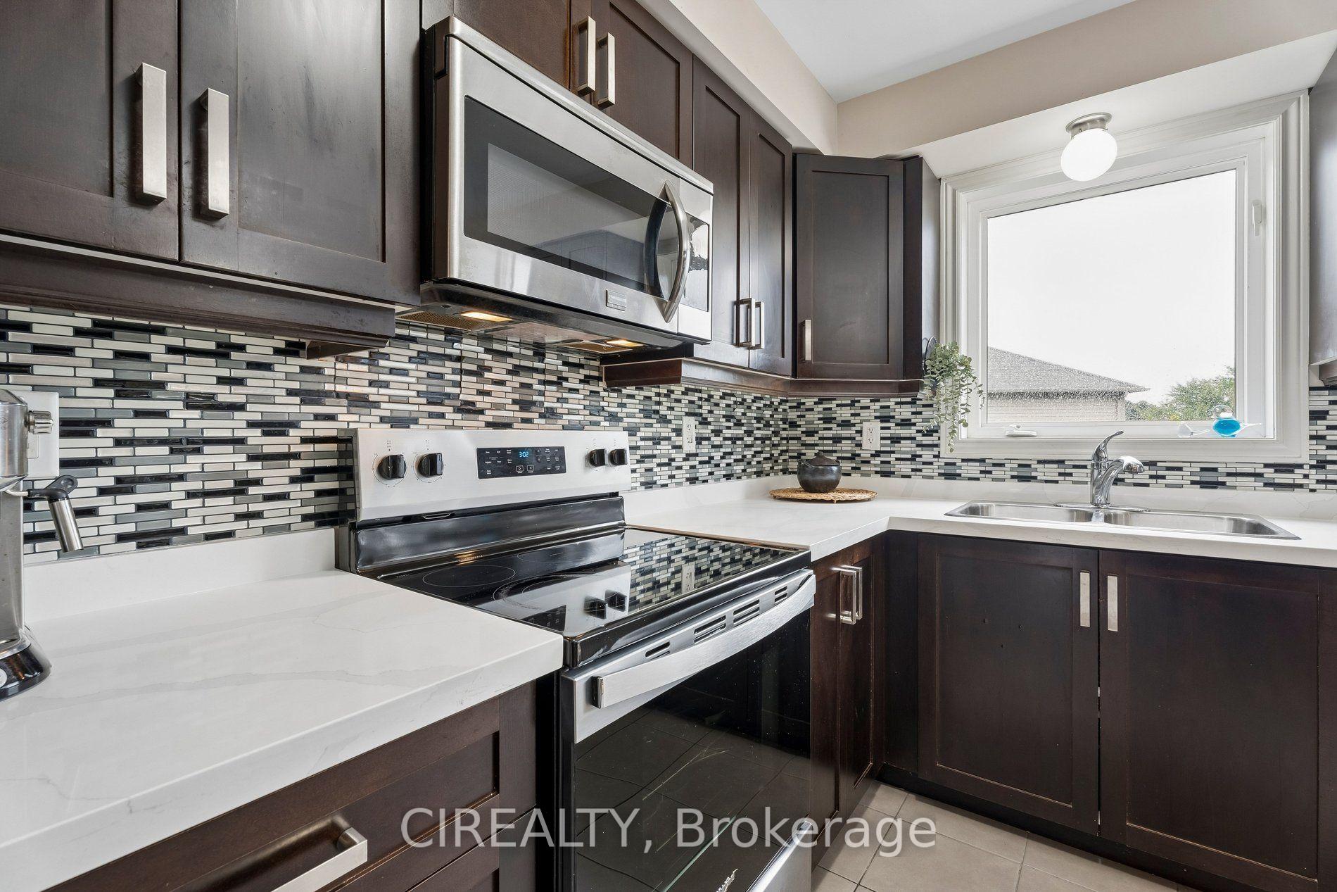 Photo 28 of Unit 12, 201 Westbank Trail, Hamilton, Stoney Creek Mountain — HOMEH
