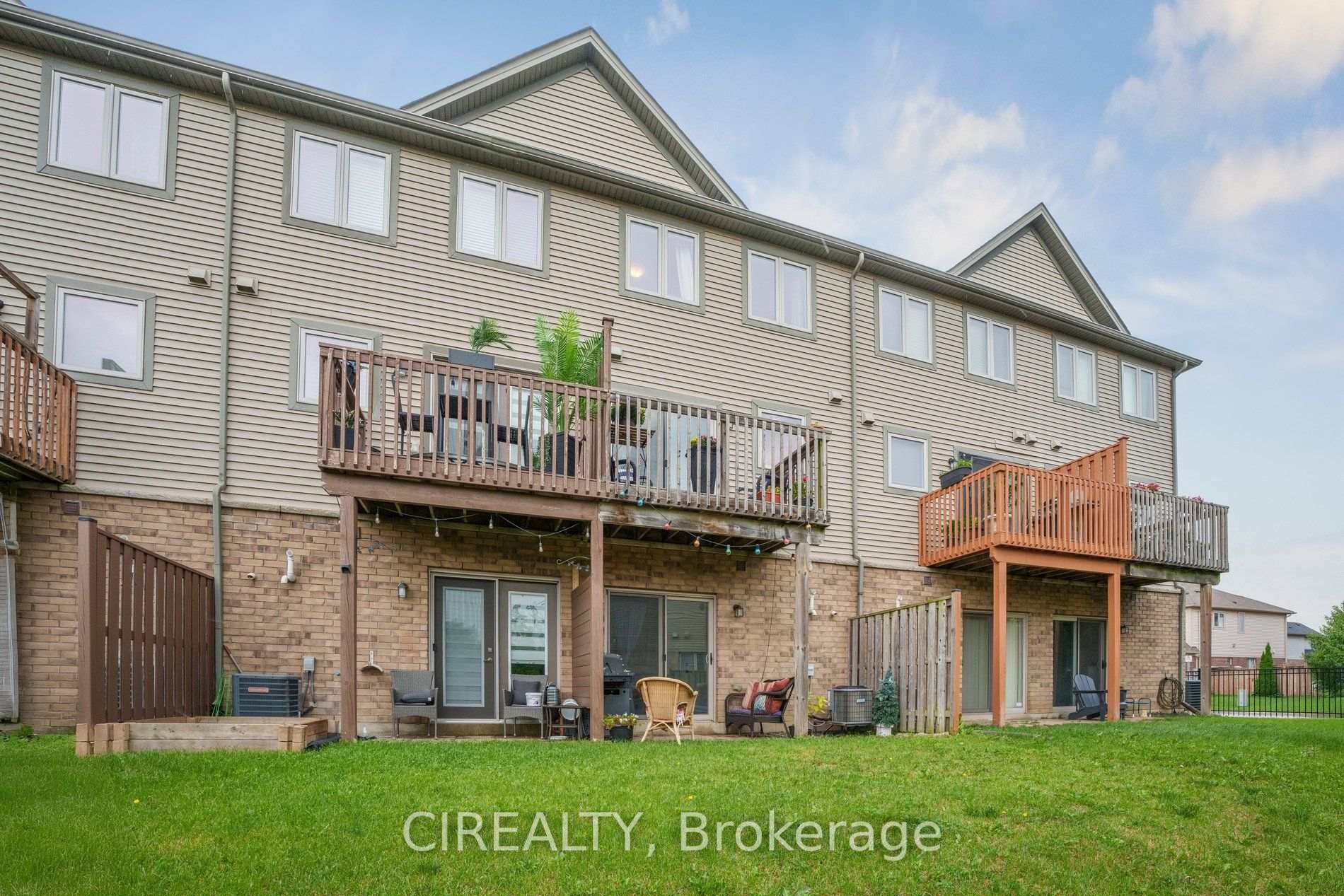 Photo 48 of Unit 12, 201 Westbank Trail, Hamilton, Stoney Creek Mountain — HOMEH
