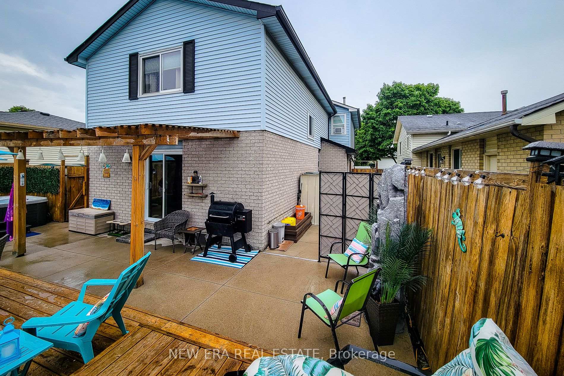Photo 3 of 8 Dalton Gate, Hamilton, Stoney Creek Mountain — HOMEH