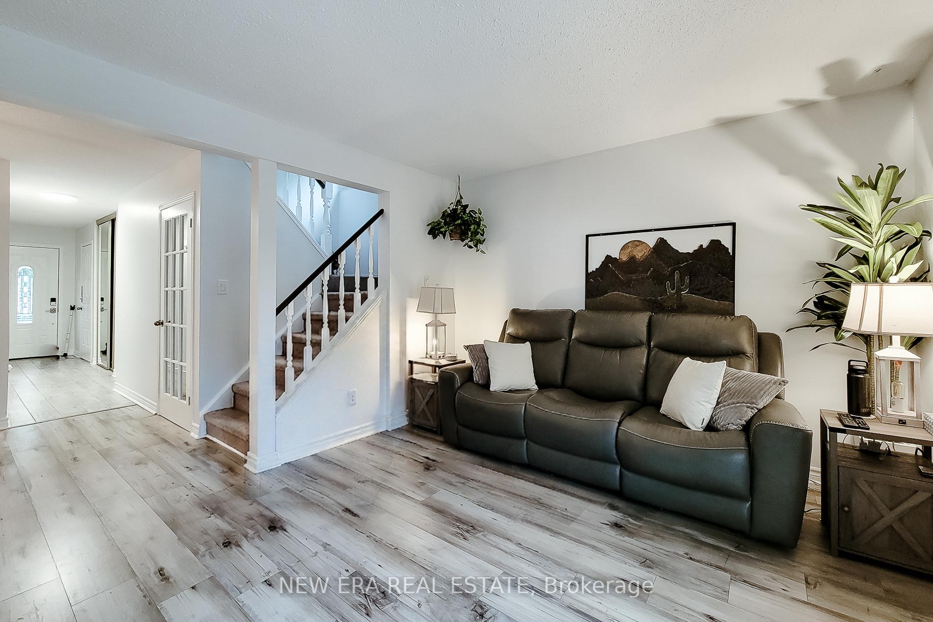Photo 9 of 8 Dalton Gate, Hamilton, Stoney Creek Mountain — HOMEH