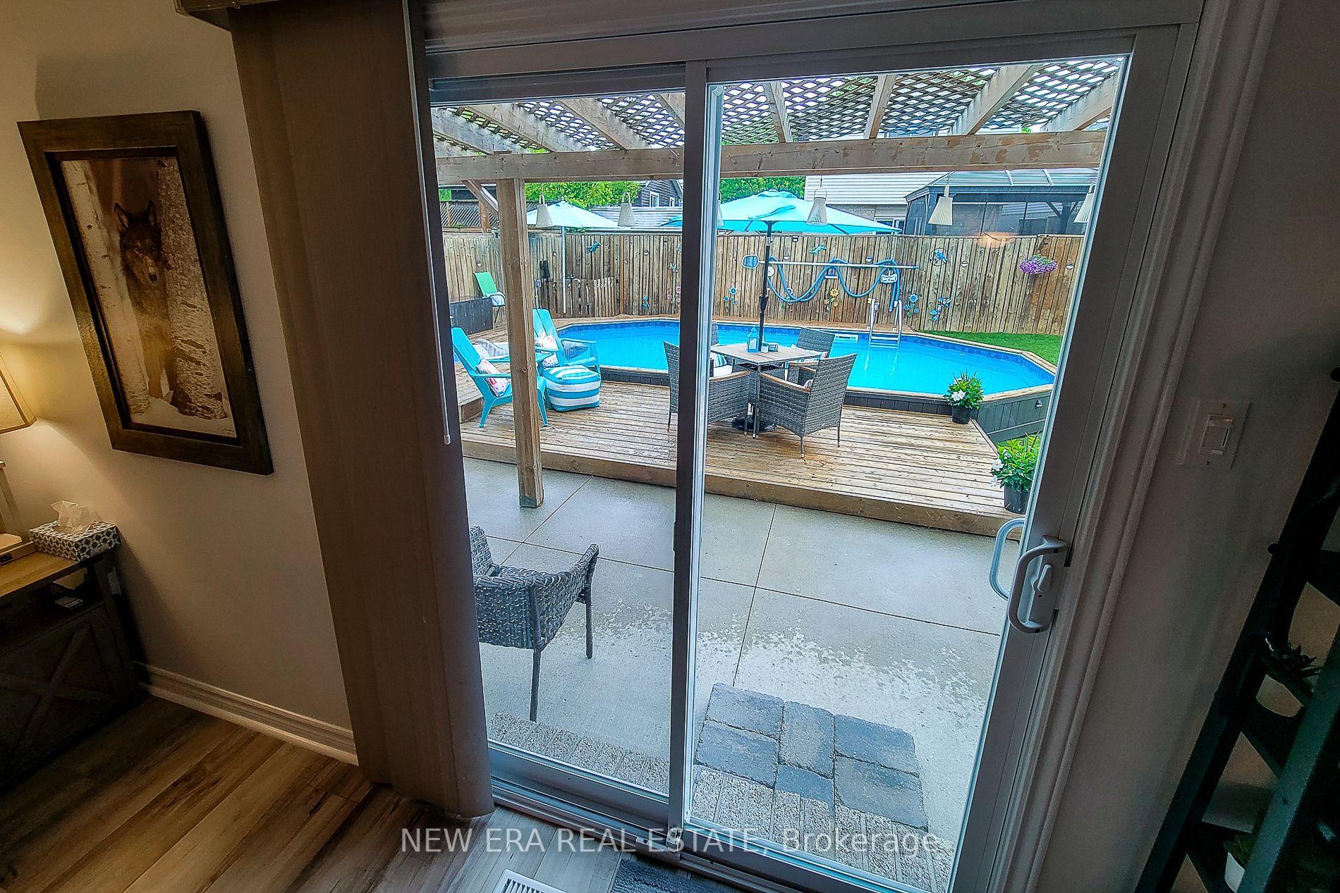 Photo 10 of 8 Dalton Gate, Hamilton, Stoney Creek Mountain — HOMEH