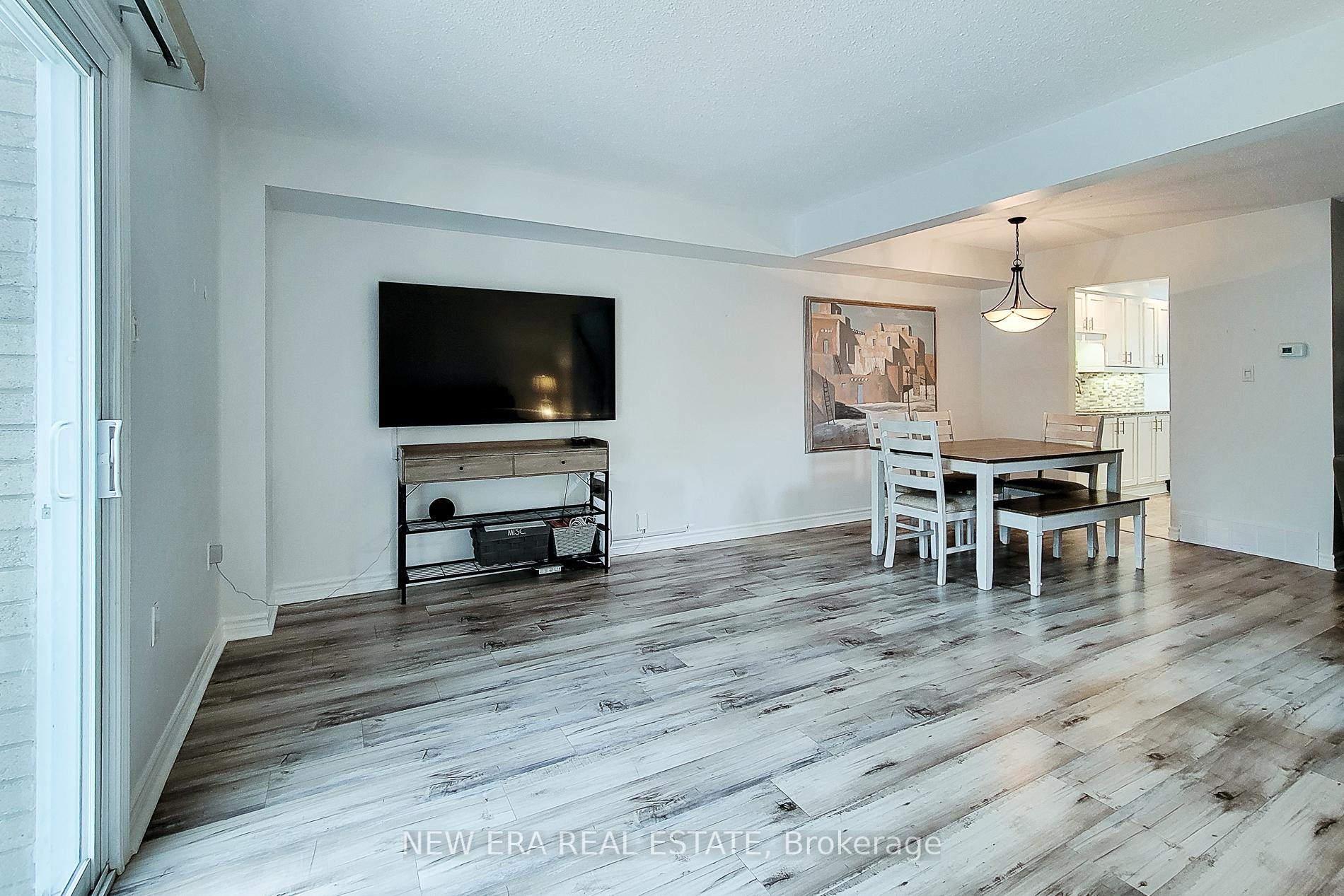 Photo 11 of 8 Dalton Gate, Hamilton, Stoney Creek Mountain — HOMEH