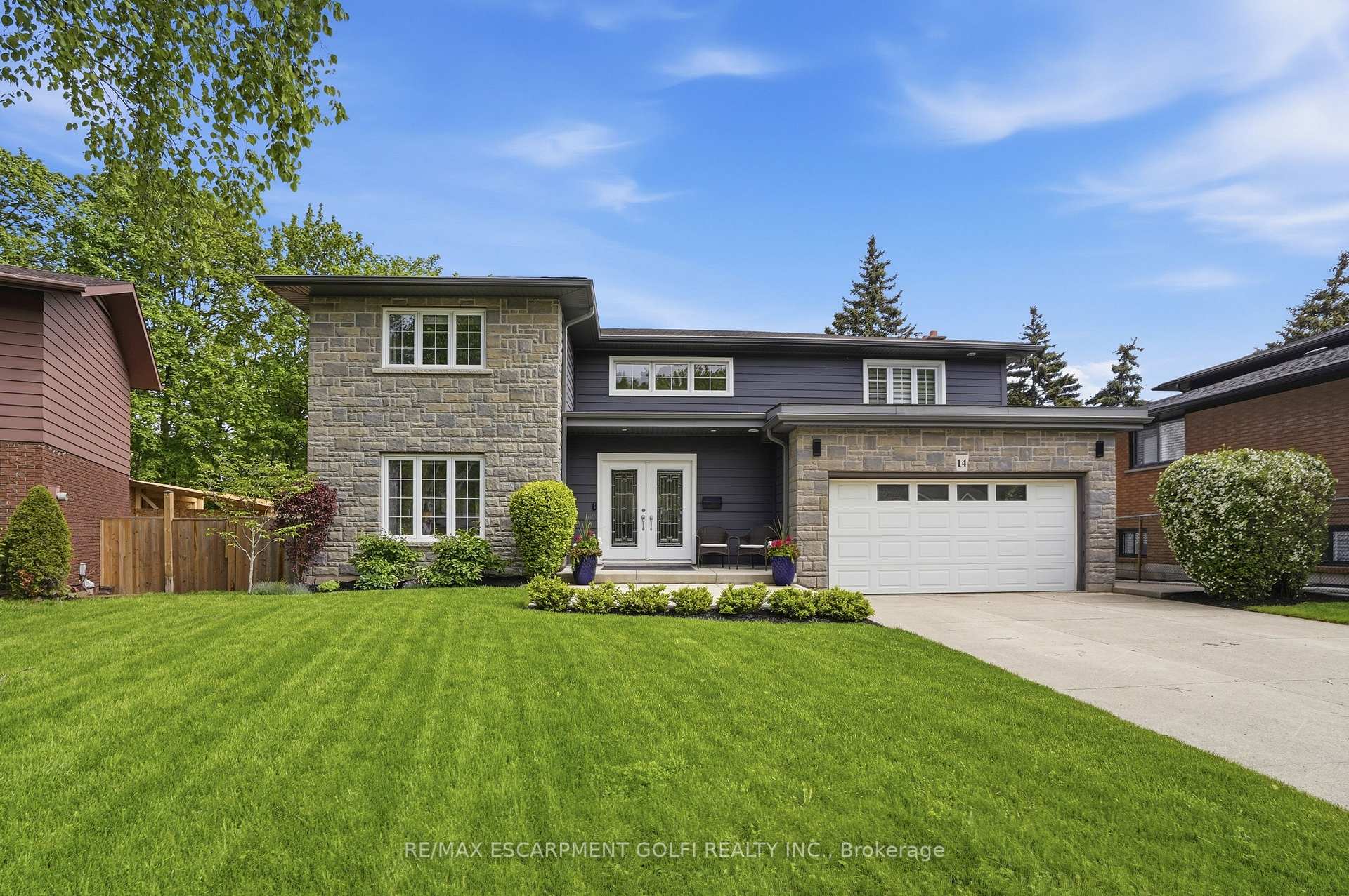 Photo 2 of 14 Leslie Drive, Hamilton, Stoney Creek — HOMEH