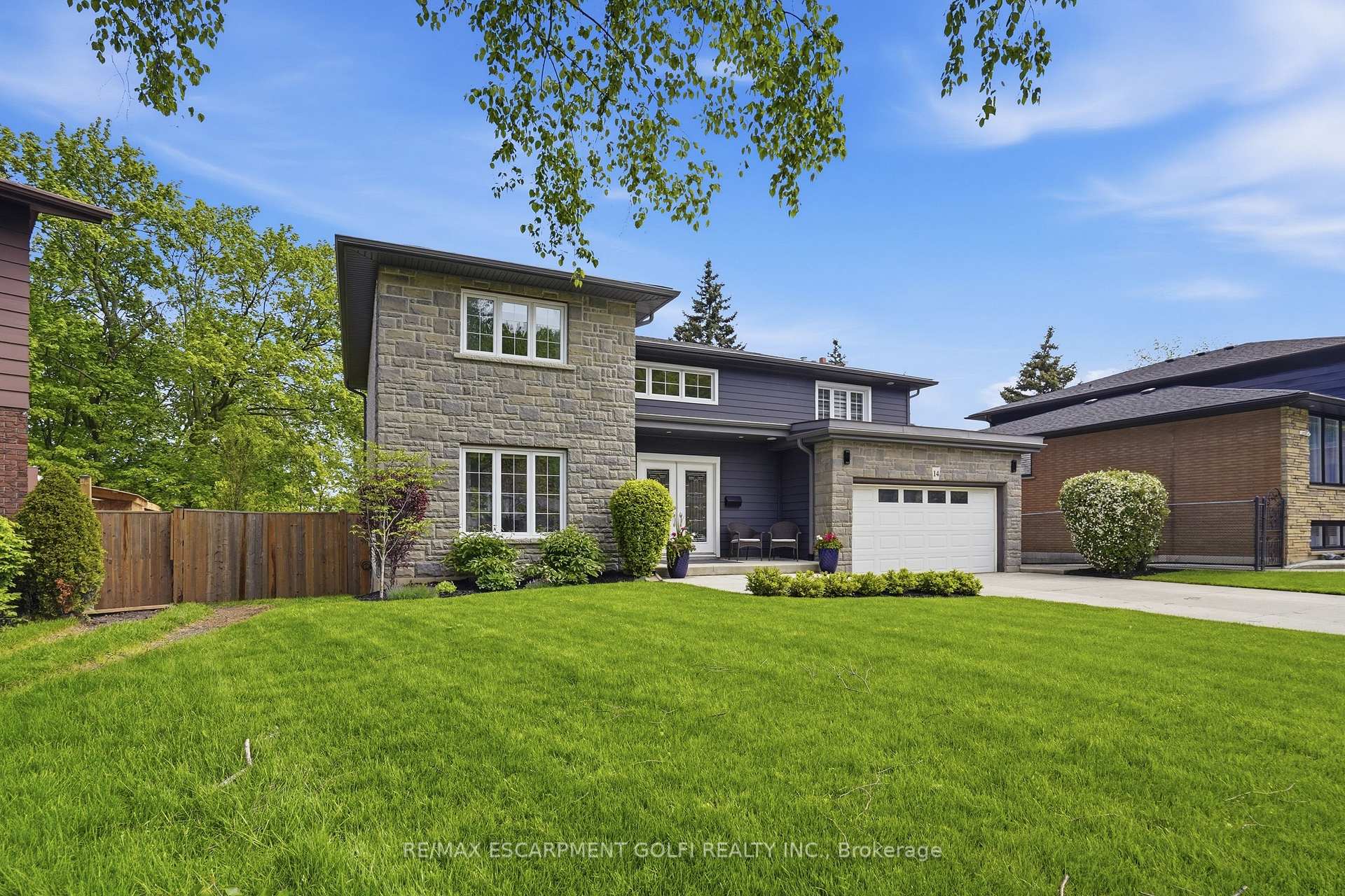 Photo 3 of 14 Leslie Drive, Hamilton, Stoney Creek — HOMEH