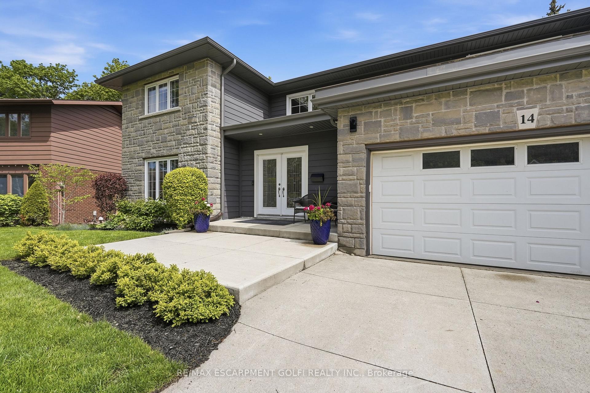 Photo 4 of 14 Leslie Drive, Hamilton, Stoney Creek — HOMEH