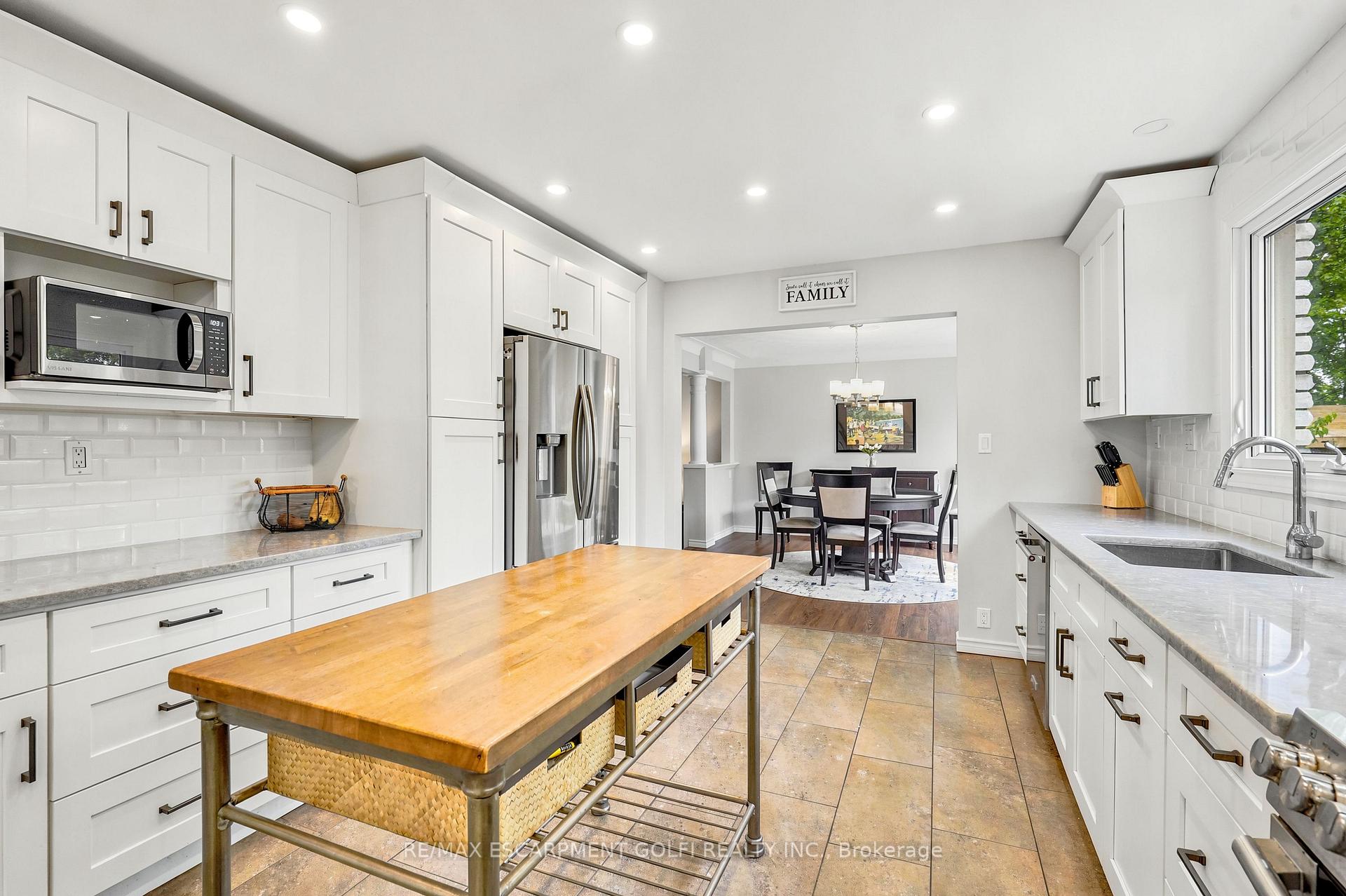 Photo 13 of 14 Leslie Drive, Hamilton, Stoney Creek — HOMEH