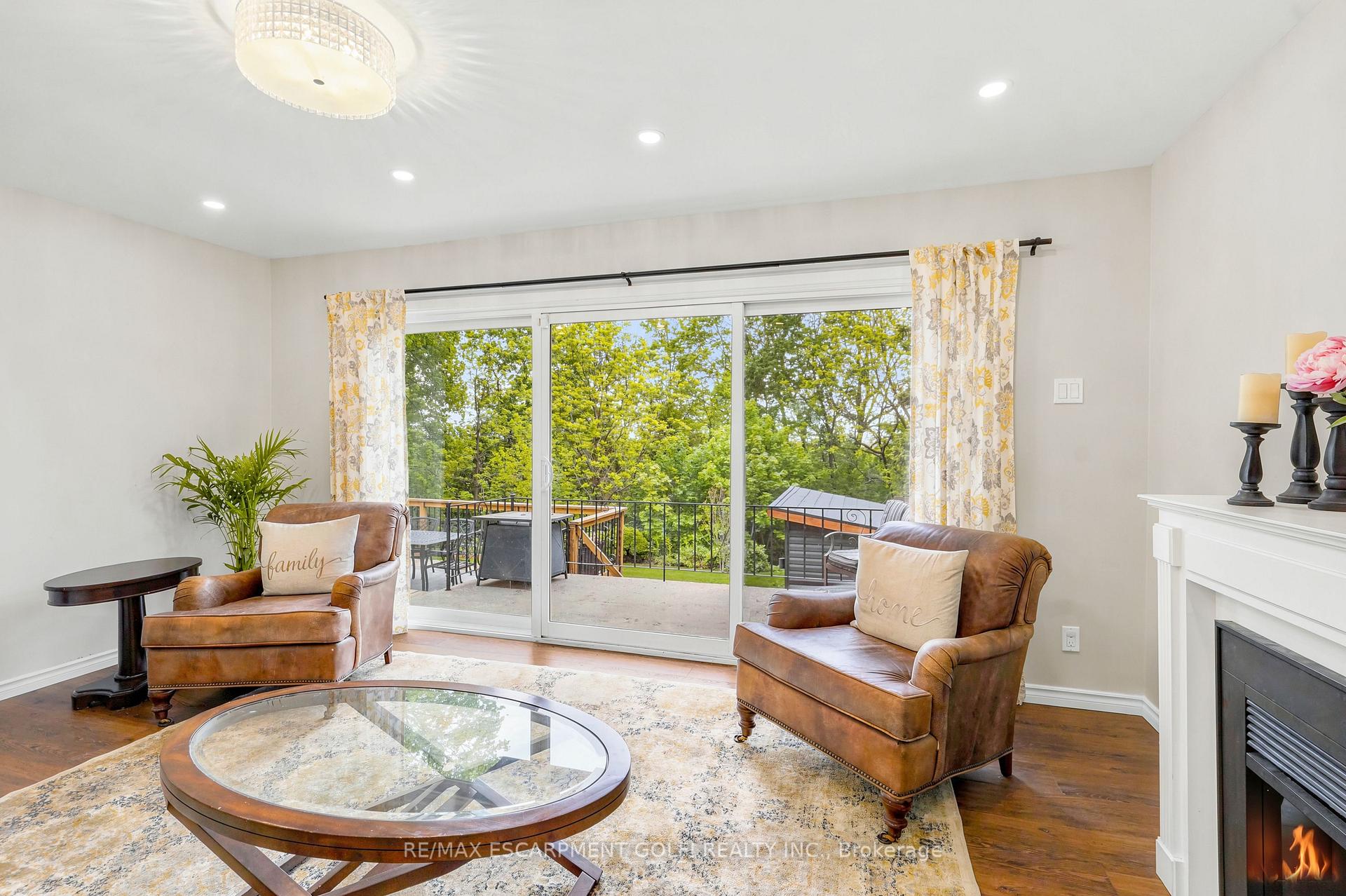 Photo 15 of 14 Leslie Drive, Hamilton, Stoney Creek — HOMEH