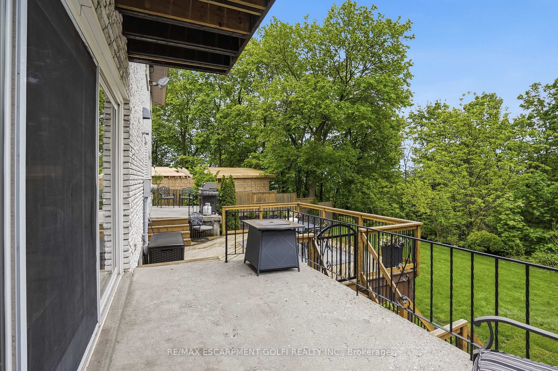 Photo 37 of 14 Leslie Drive, Hamilton, Stoney Creek — HOMEH