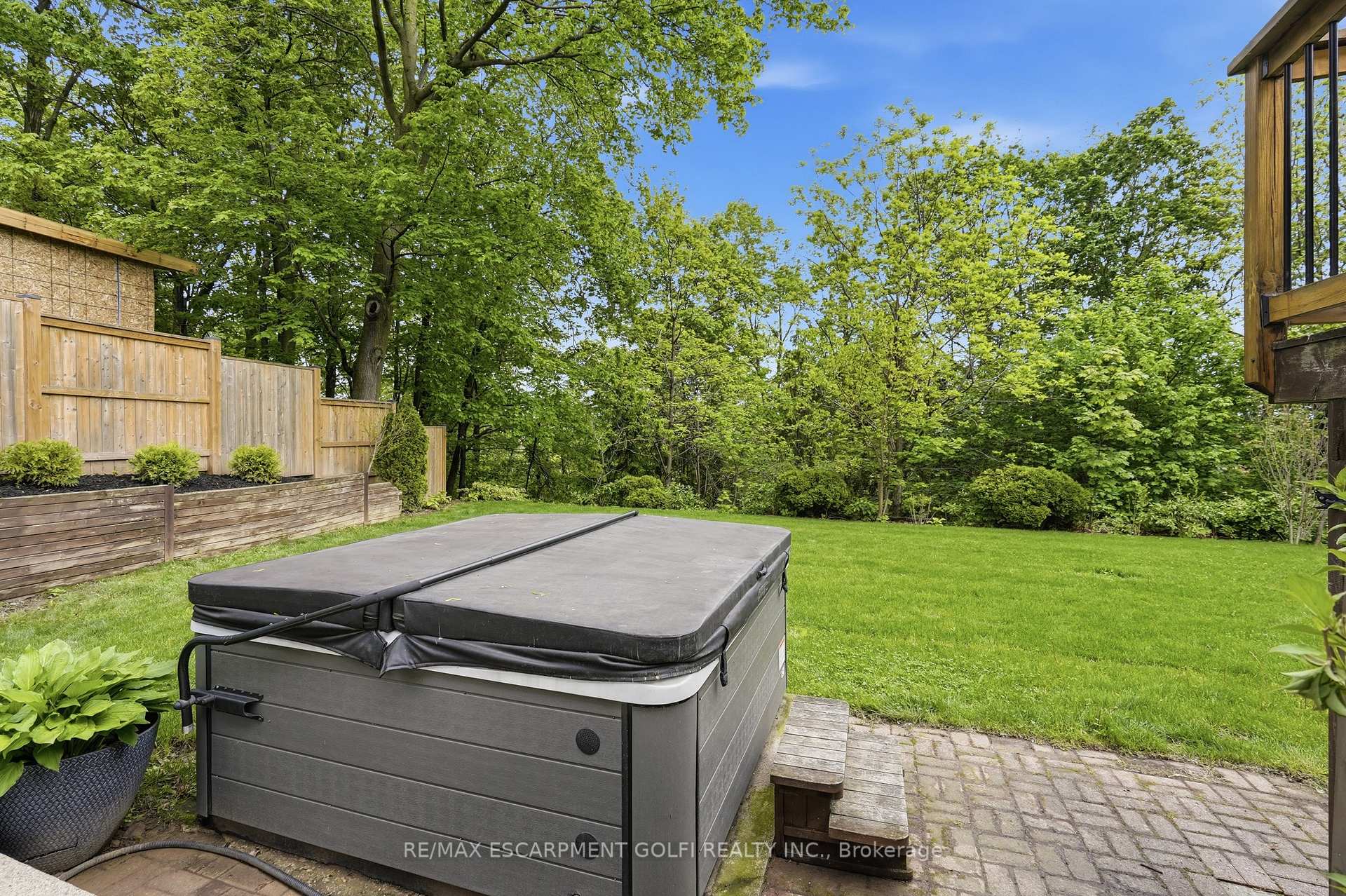 Photo 41 of 14 Leslie Drive, Hamilton, Stoney Creek — HOMEH