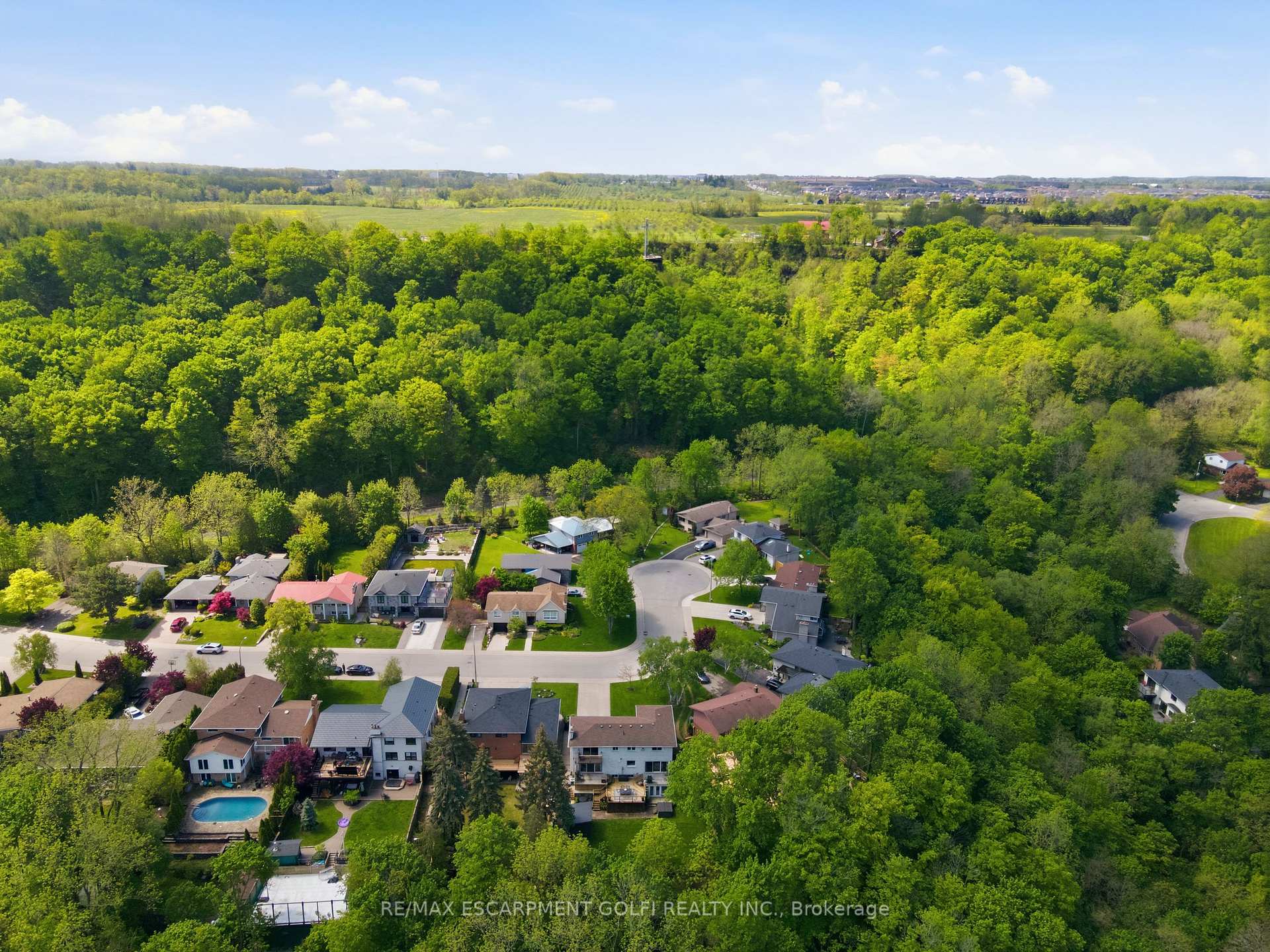 Photo 47 of 14 Leslie Drive, Hamilton, Stoney Creek — HOMEH