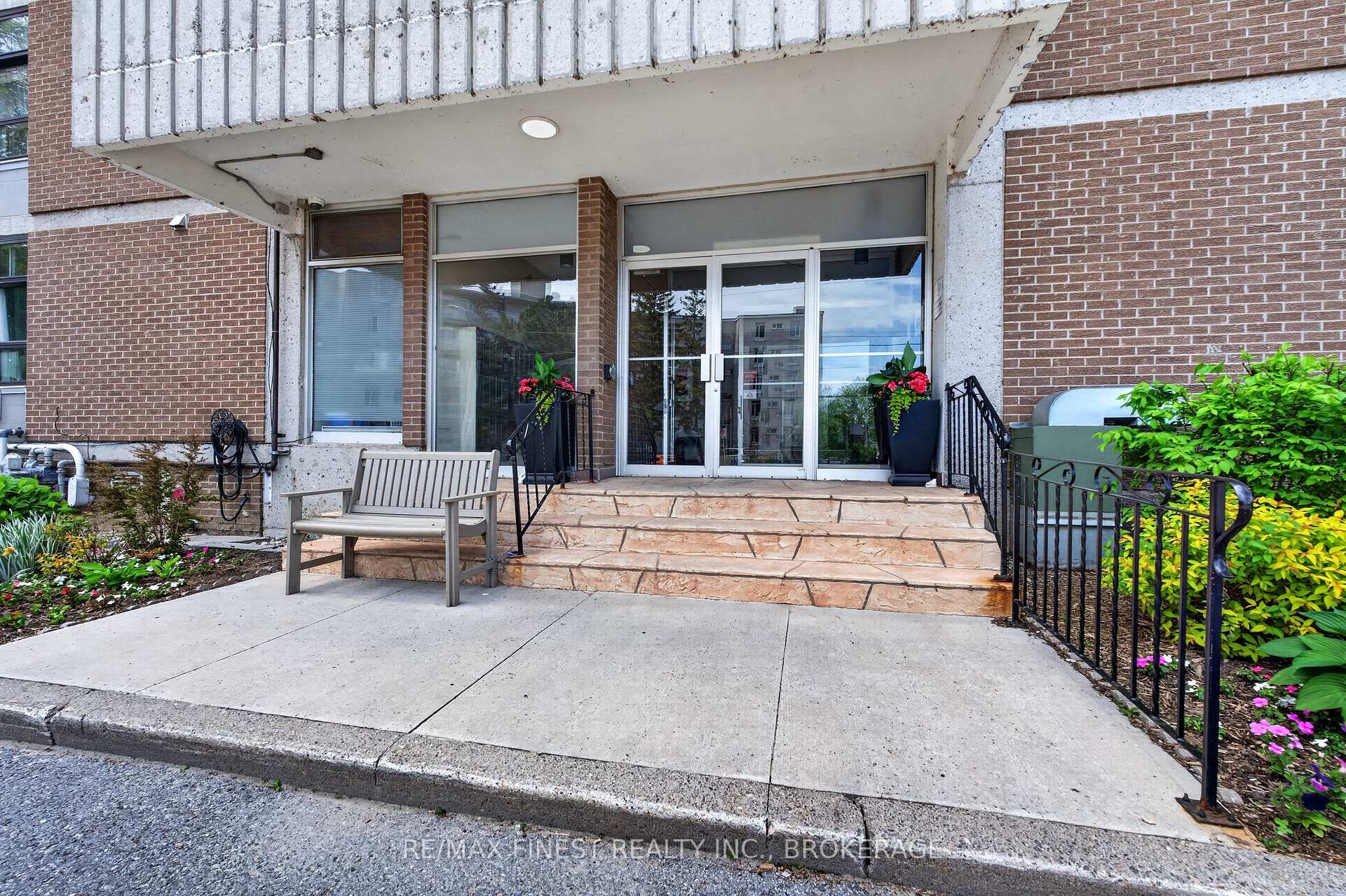 Photo 4 of Unit 206, 2 Mowat Avenue, Kingston, Central City West — HOMEH