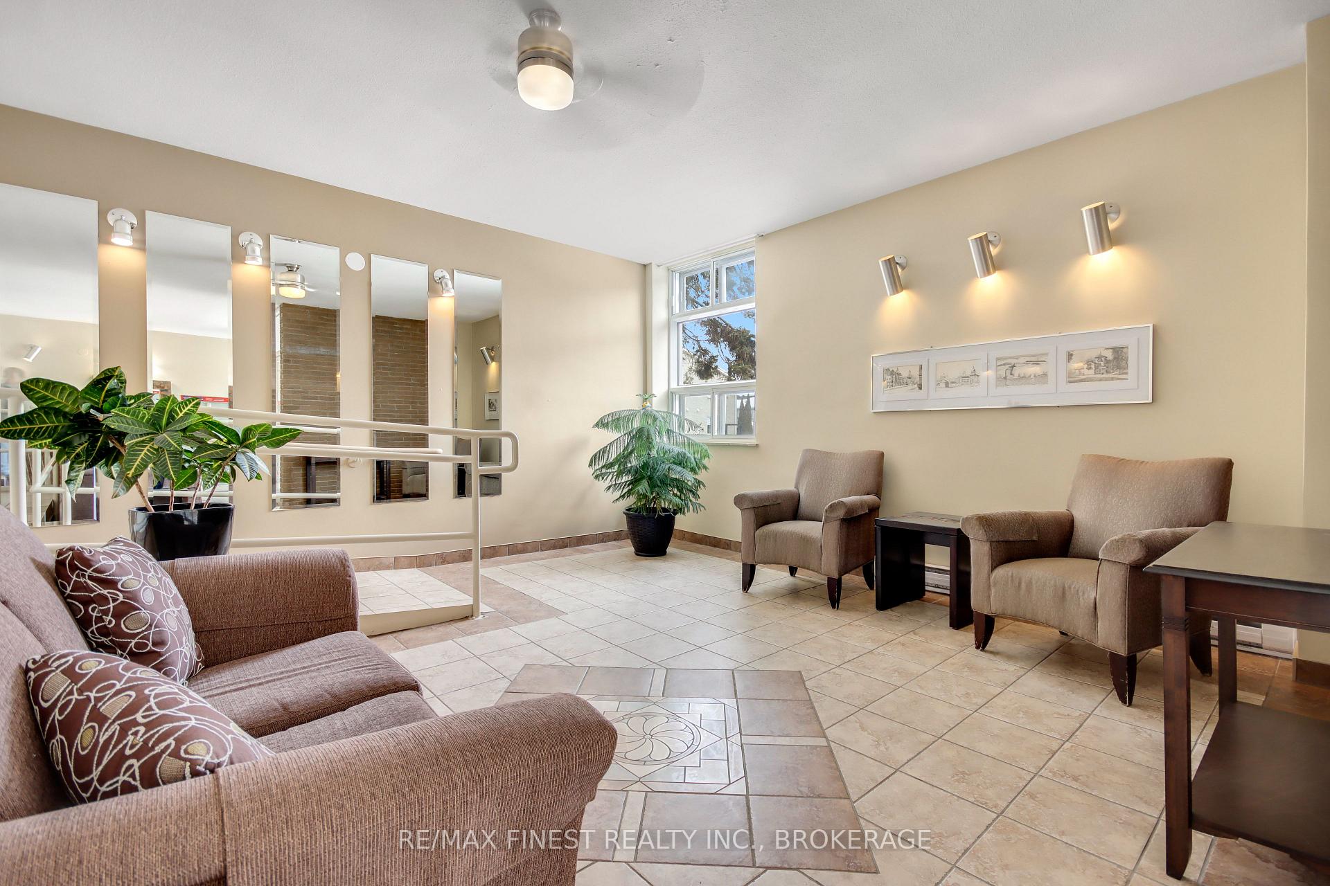 Photo 8 of Unit 206, 2 Mowat Avenue, Kingston, Central City West — HOMEH