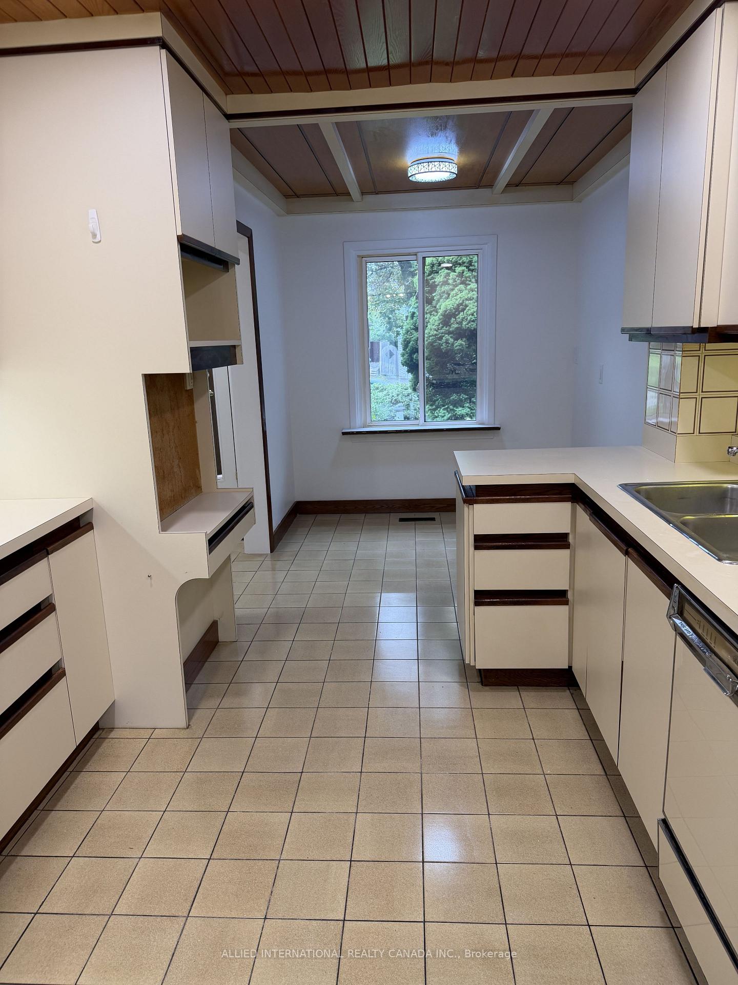 Photo 9 of 6 Aberfeldy Crescent, Markham, German Mills — HOMEH