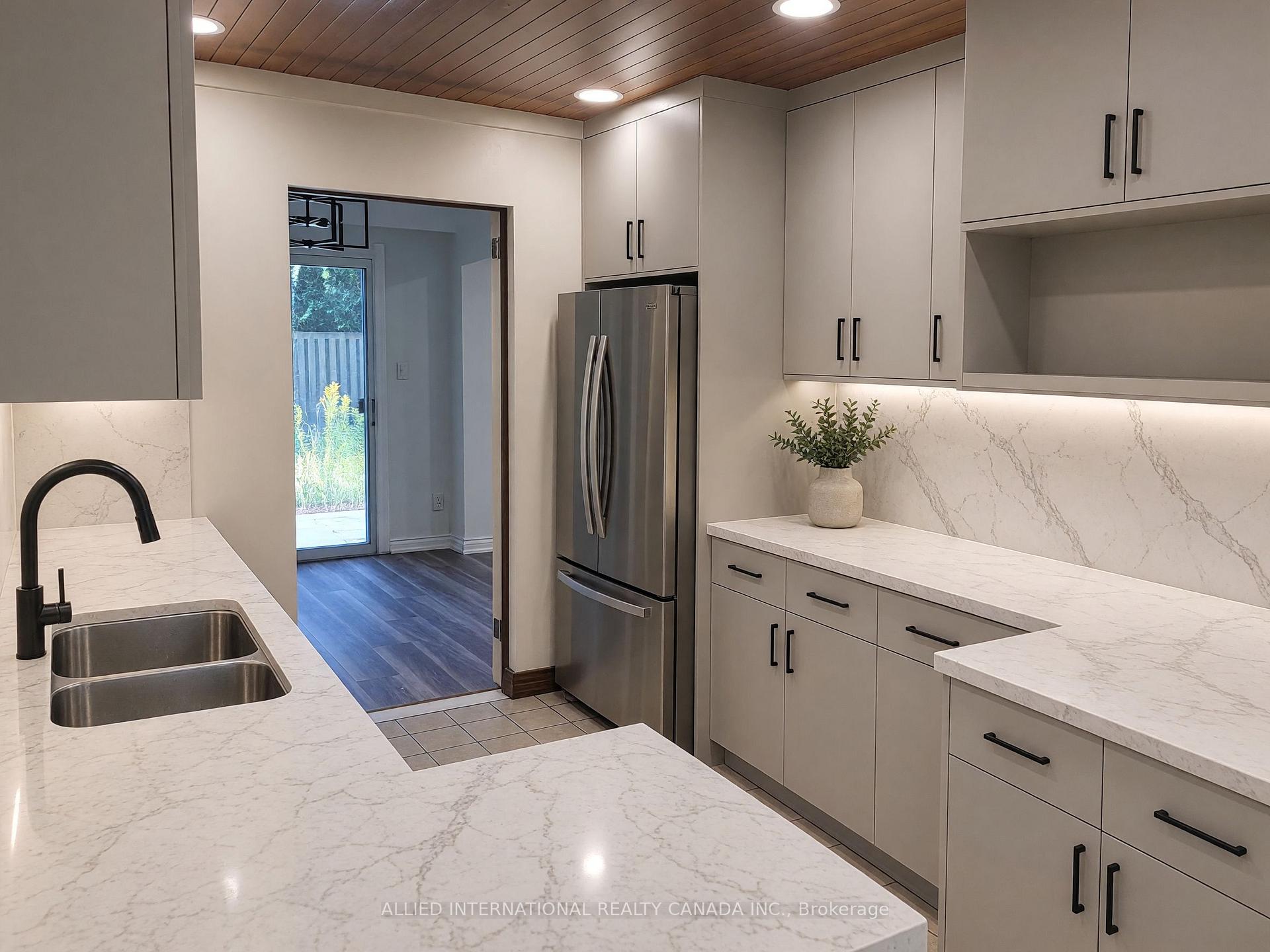 Photo 12 of 6 Aberfeldy Crescent, Markham, German Mills — HOMEH