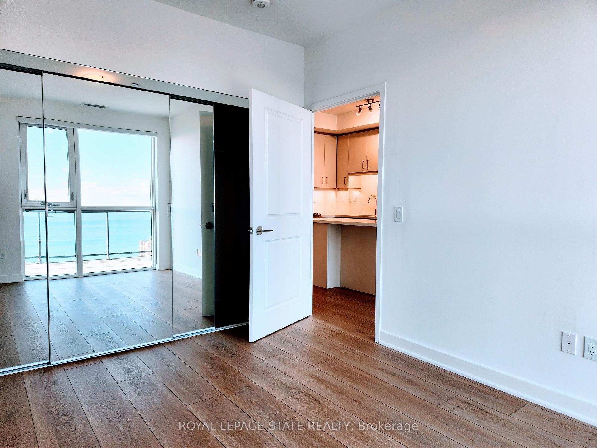Photo 15 of Unit 1605, 2007 James Street, Burlington, Brant — HOMEH