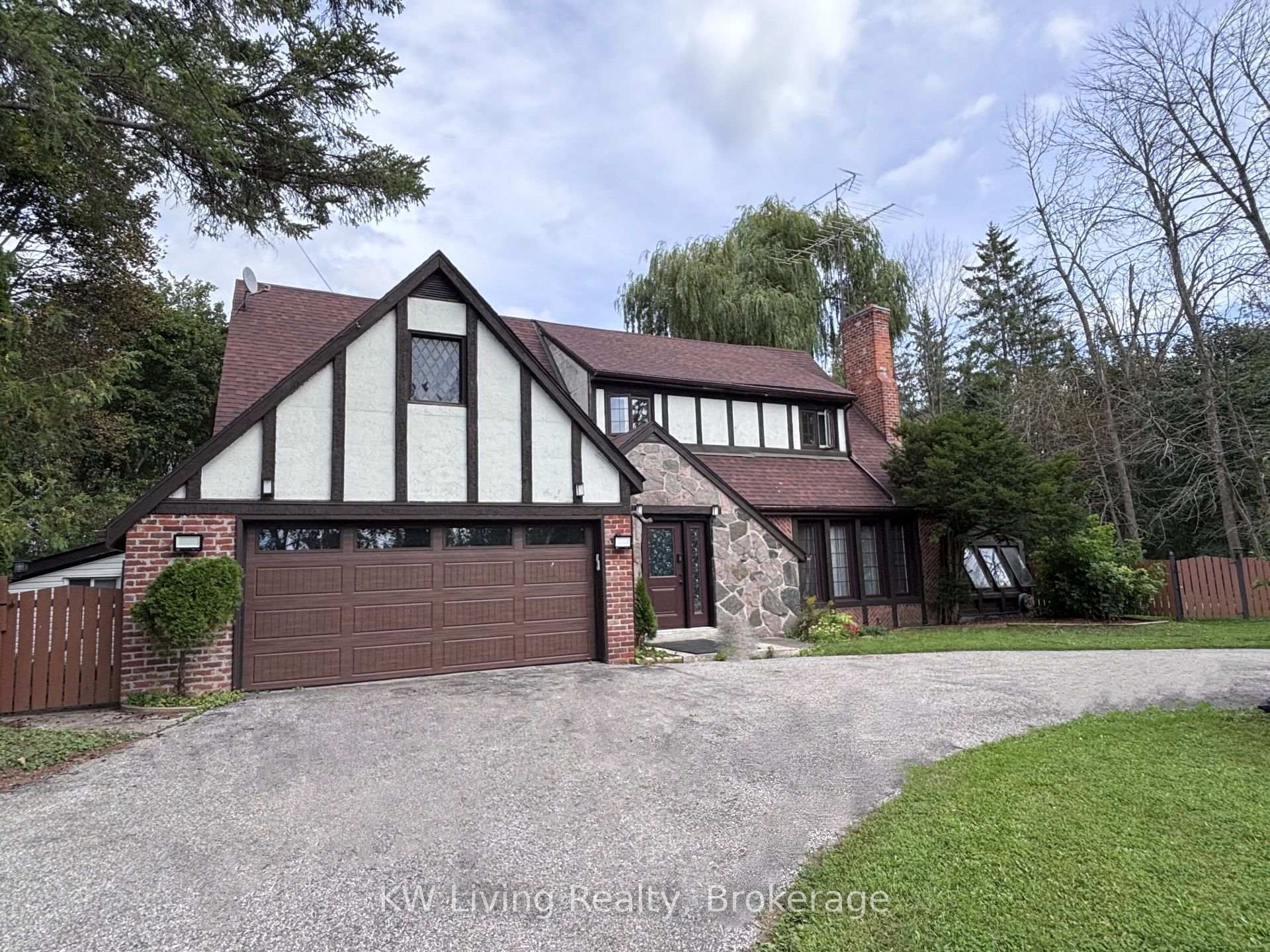 Photo of 5511 Fawn Bay Road