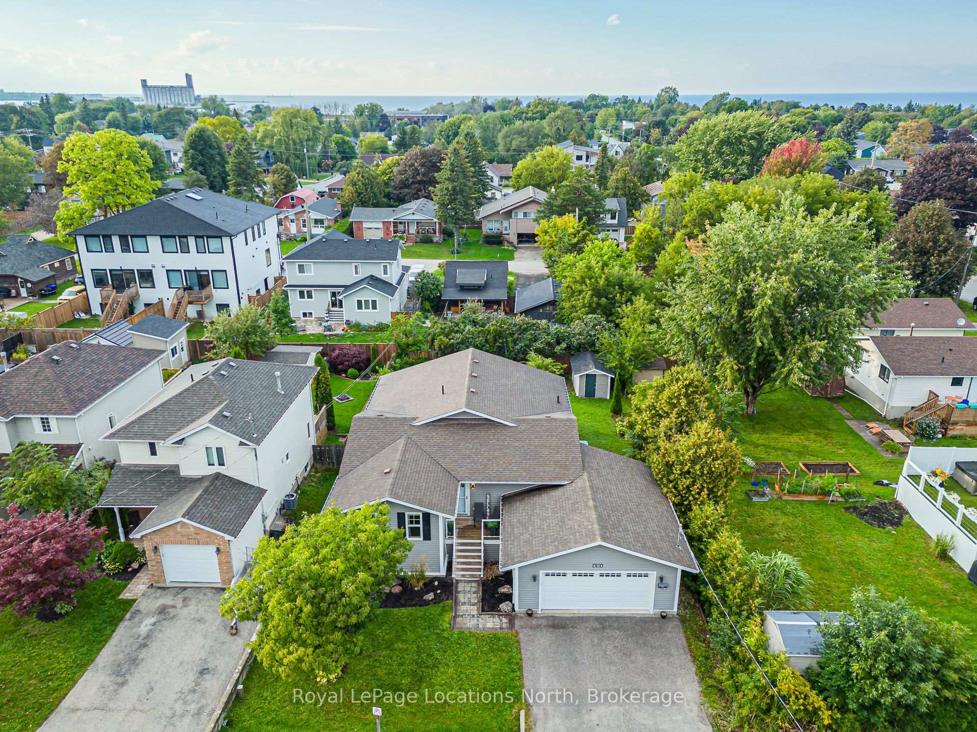 Photo 2 of 121 Erie Street, Collingwood — HOMEH