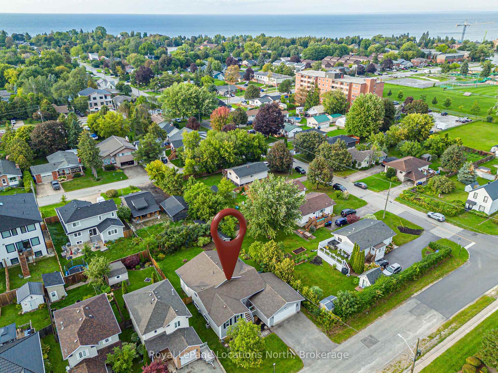 Photo 3 of 121 Erie Street, Collingwood — HOMEH