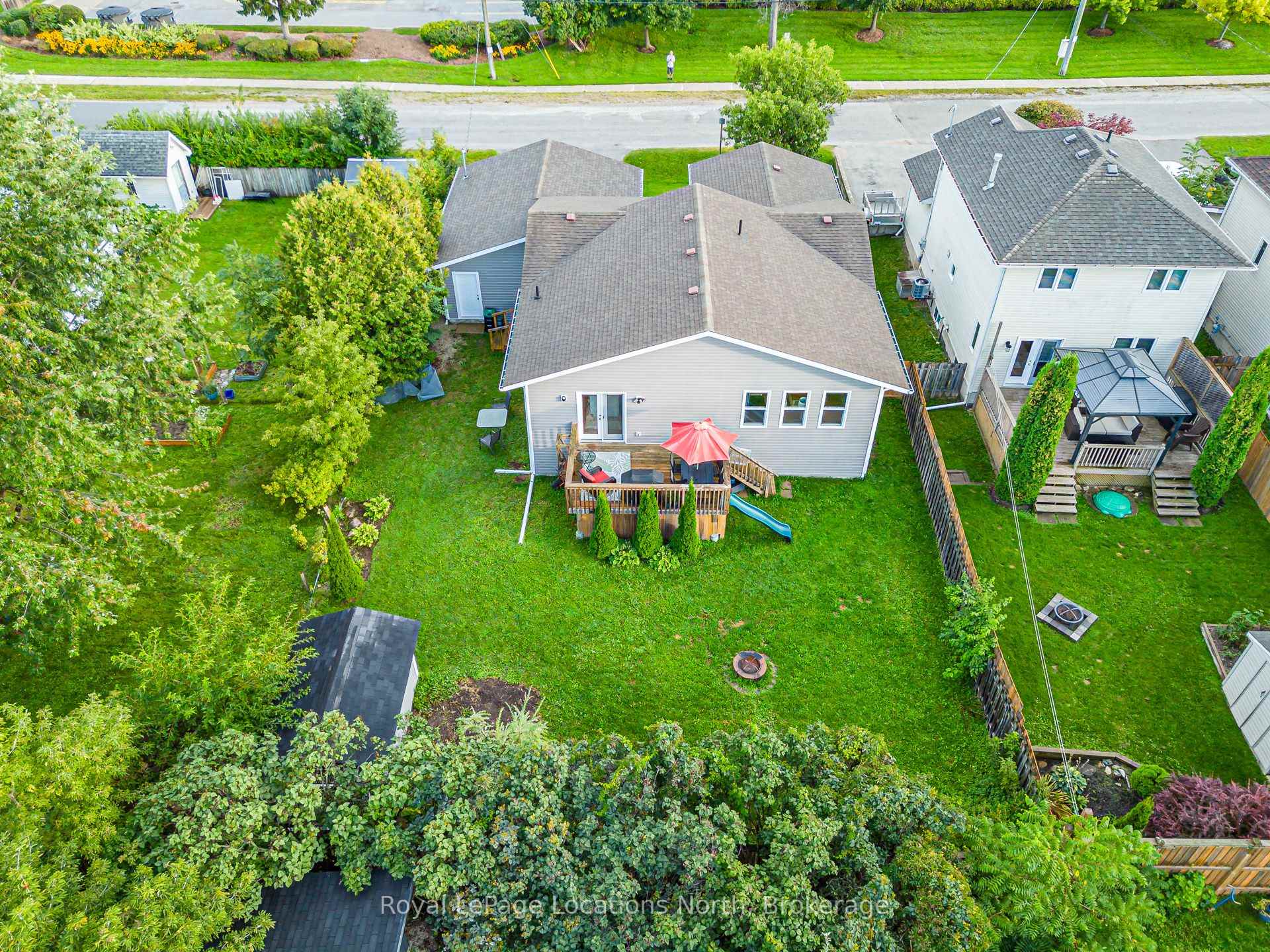 Photo 7 of 121 Erie Street, Collingwood — HOMEH