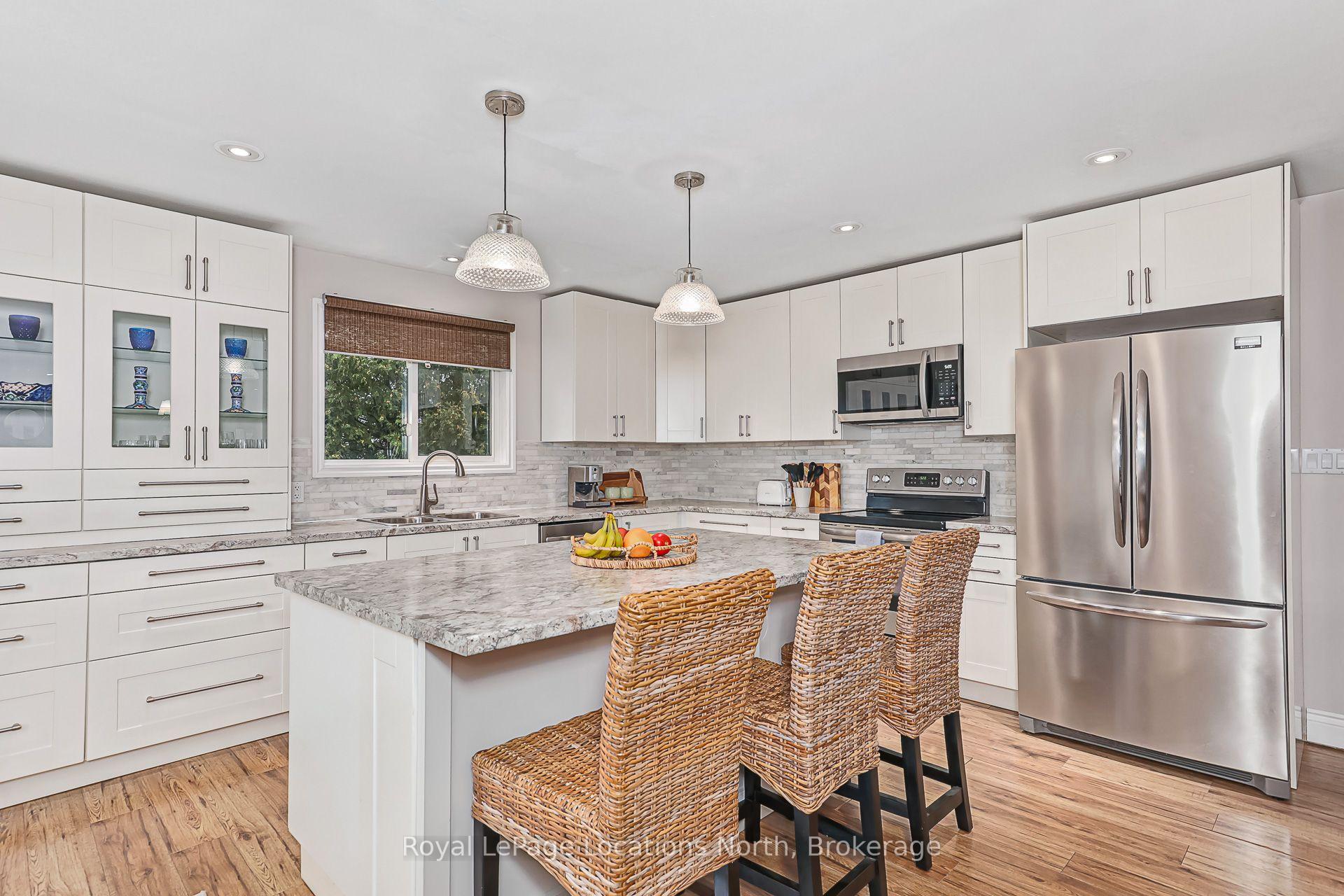 Photo 17 of 121 Erie Street, Collingwood — HOMEH