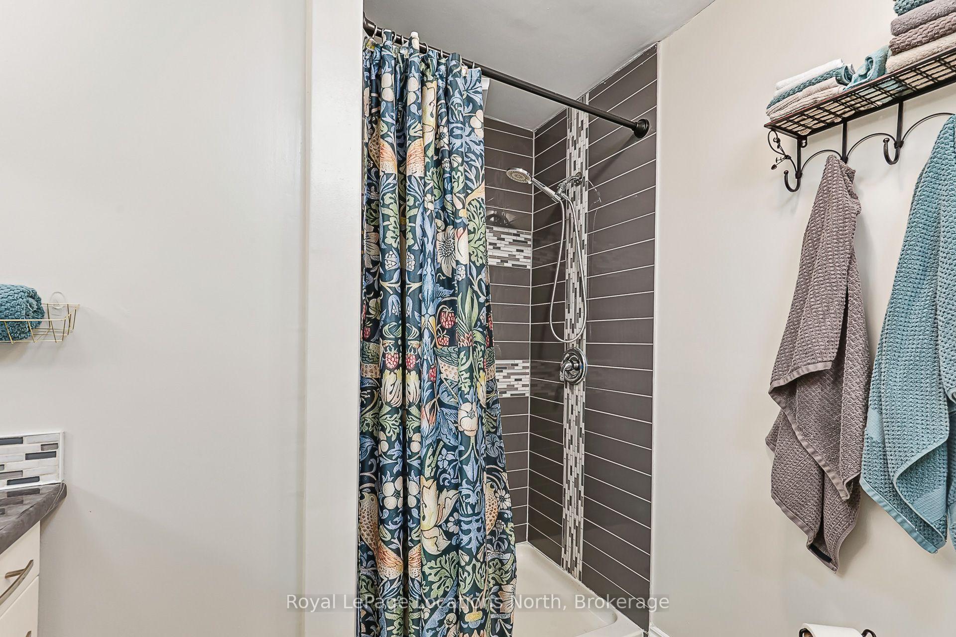 Photo 25 of 121 Erie Street, Collingwood — HOMEH