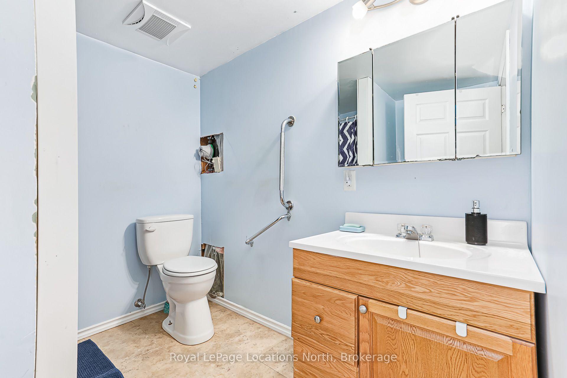 Photo 37 of 121 Erie Street, Collingwood — HOMEH