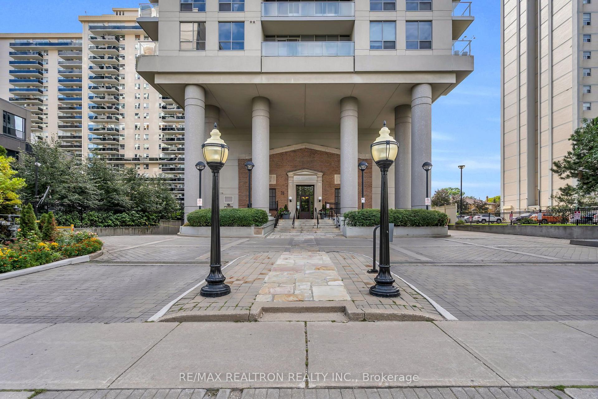 Photo 3 of Unit 1210, 70 High Park Avenue, Toronto, High Park North — HOMEH