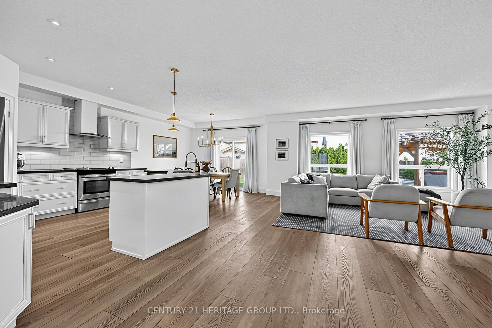 Photo 5 of 203 Gray Avenue, New Tecumseth, Alliston — HOMEH