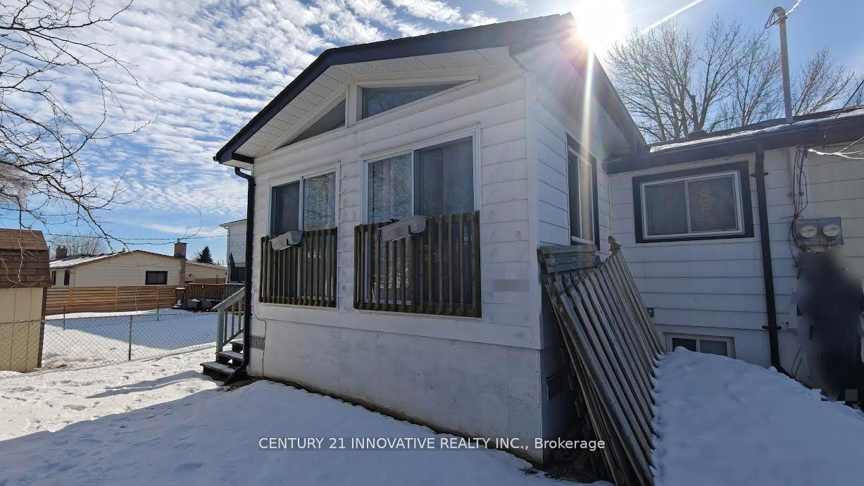 Photo 4 of 748 Krosno Boulevard, Pickering, Bay Ridges — HOMEH