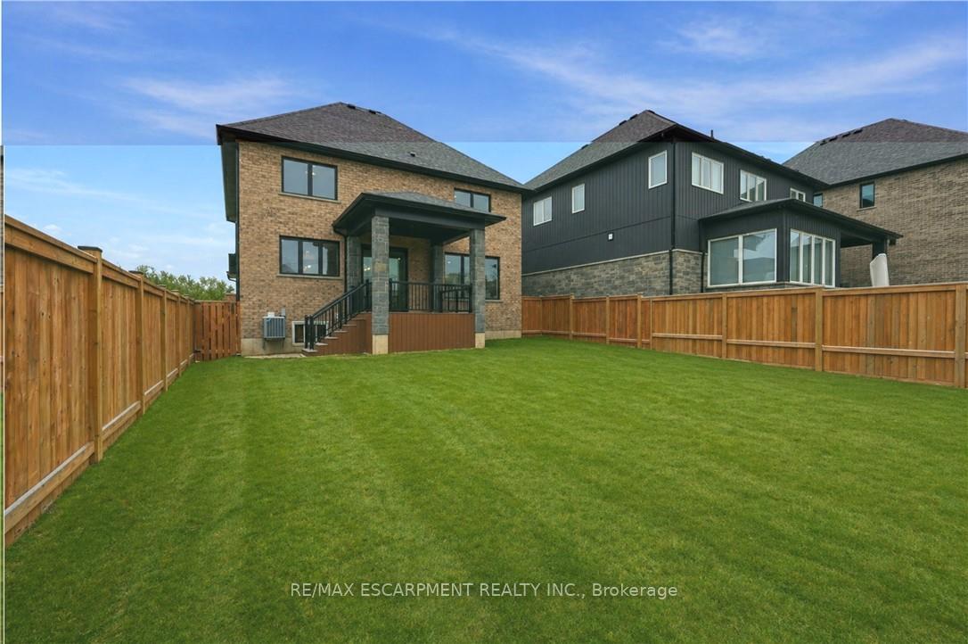Photo 13 of 7 Bartlett Avenue, Grimsby, Grimsby East — HOMEH