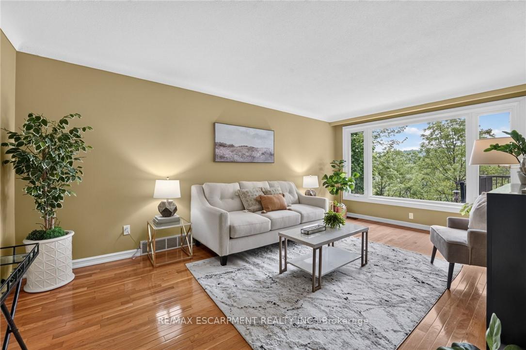 Photo 8 of 16 Elk Street, St. Catharines, Rykert/Vansickle — HOMEH