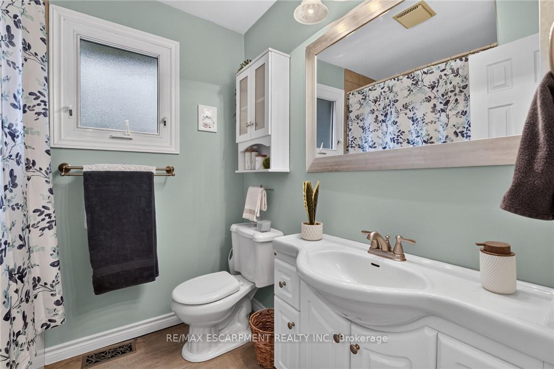 Photo 24 of 16 Elk Street, St. Catharines, Rykert/Vansickle — HOMEH