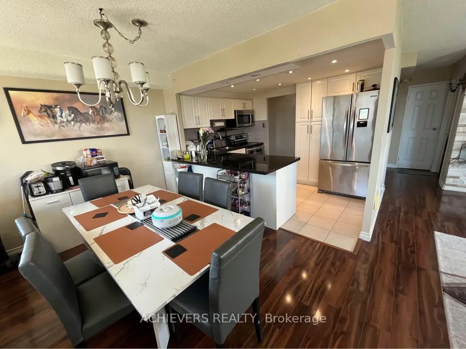 Photo 4 of Unit 507, 3590 Kaneff Crescent, Mississauga, Mississauga Valleys — HOMEH