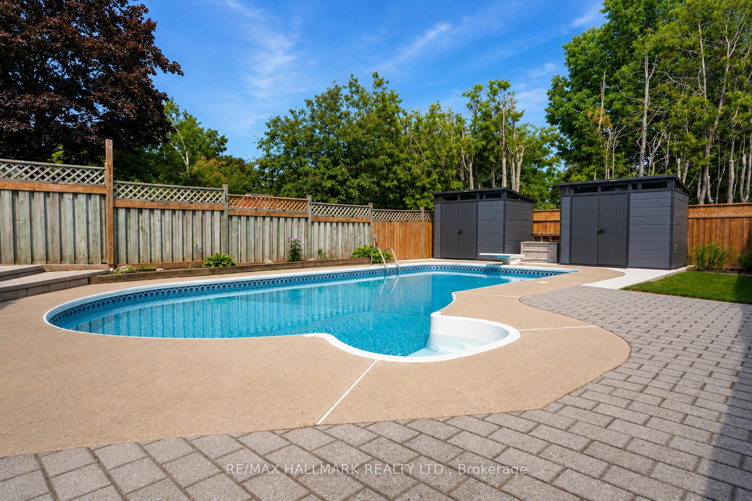 Photo 2 of 36 Ridgeway Avenue, Barrie, Allandale Heights — HOMEH