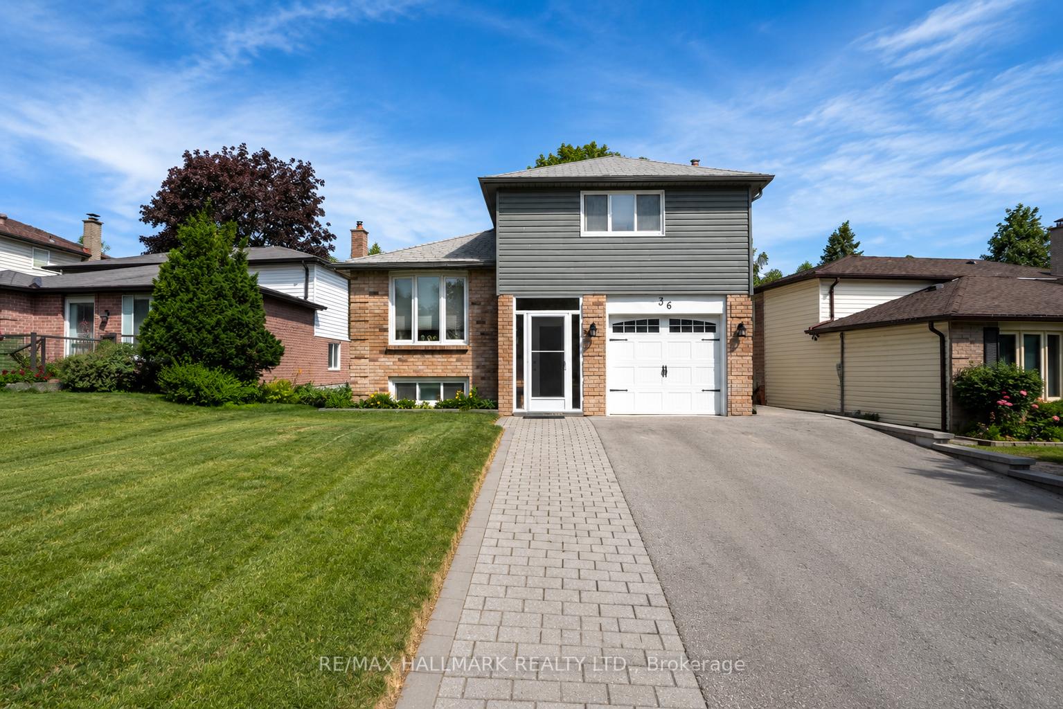 Photo 4 of 36 Ridgeway Avenue, Barrie, Allandale Heights — HOMEH